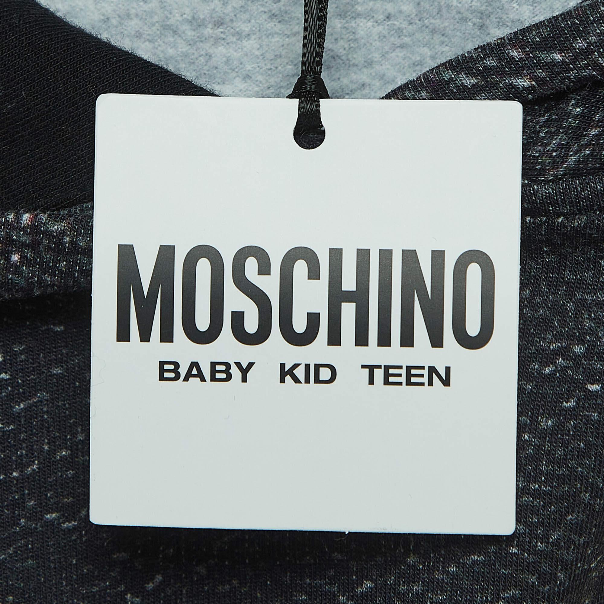 Robe à capuche Moschino en coton imprimé gris pour adolescent (12 ans) en vente 1
