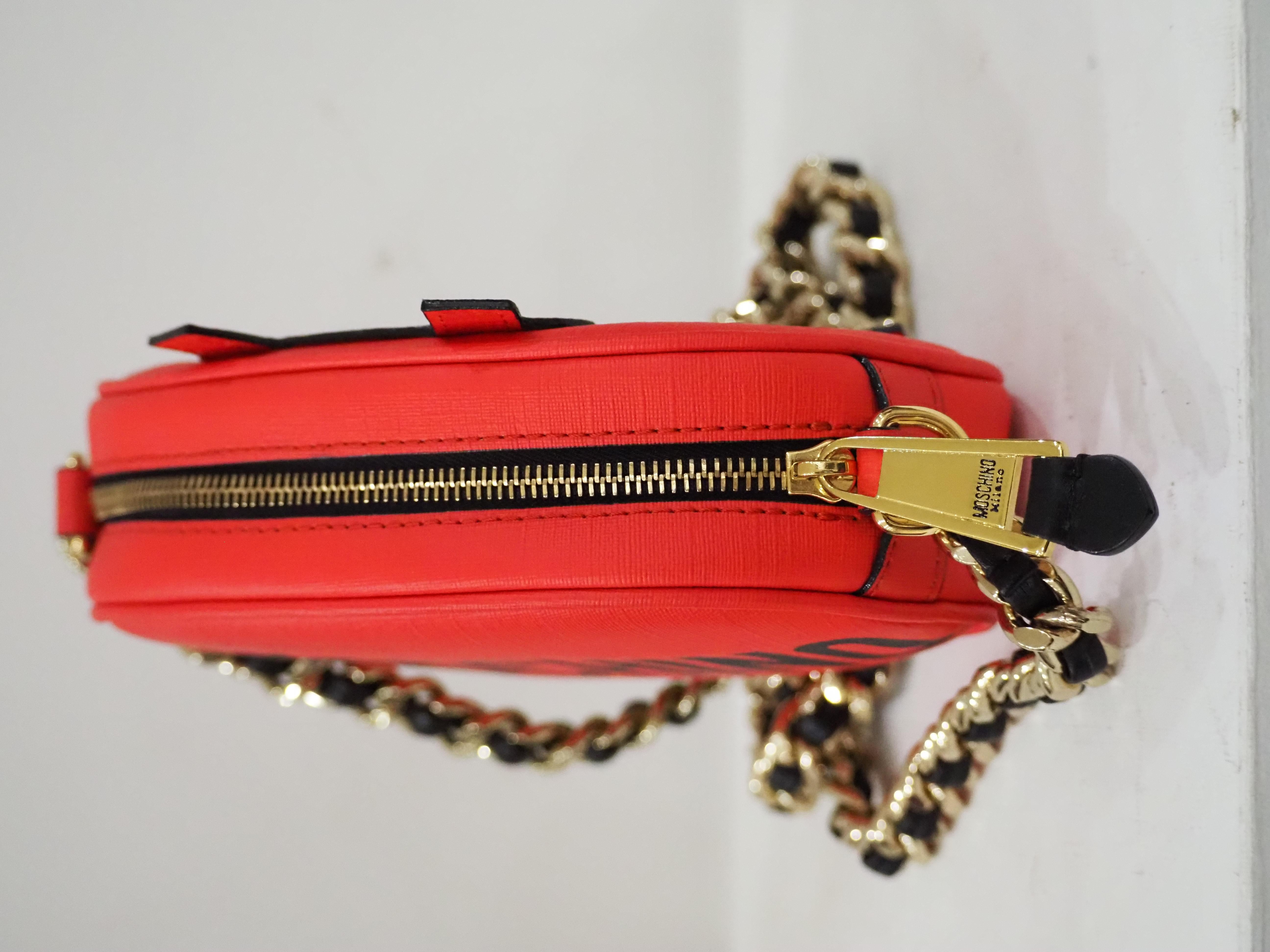 Moschino Dies ist keine Moschino Toy Umhängetasche aus rotem Leder
perfekte Bedingungen
Breite:16 cm
Höhe:13 cm
Tiefe:5 cm