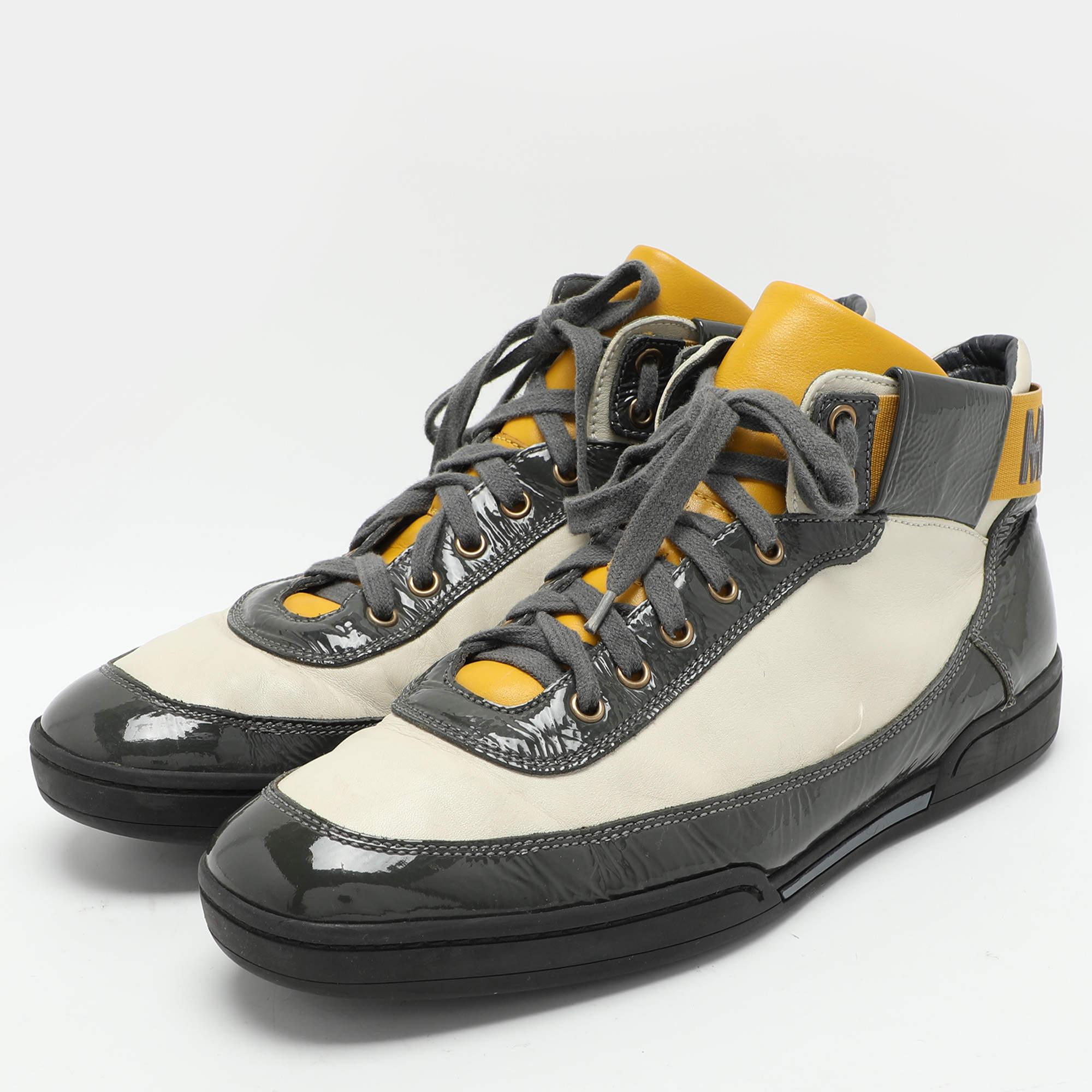 Designed to elevate your style quotient and give you comfort at the same time these kicks are crafted using the best materials. Pair them with your casuals for a cool look.