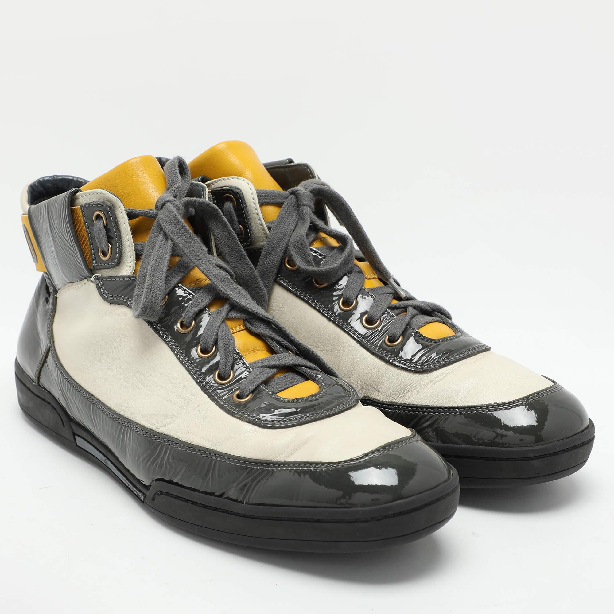 Moschino Tricolor Patent and Leather High Top Sneakers Size 44 In Fair Condition For Sale In Dubai, Al Qouz 2