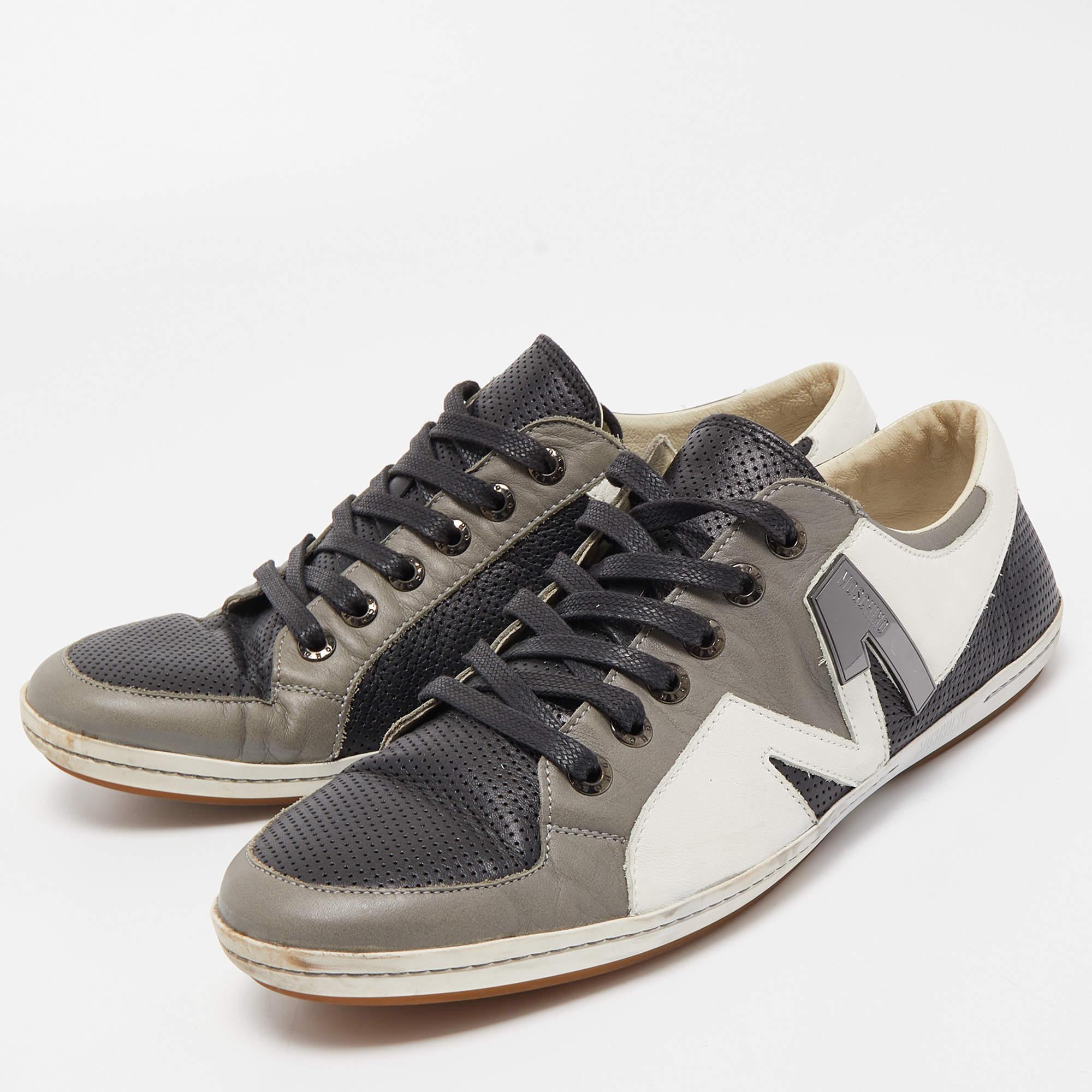 Coming in a classic silhouette these designer sneakers are a seamless combination of luxury comfort and style. These sneakers are designed with signature details and comfortable insoles.