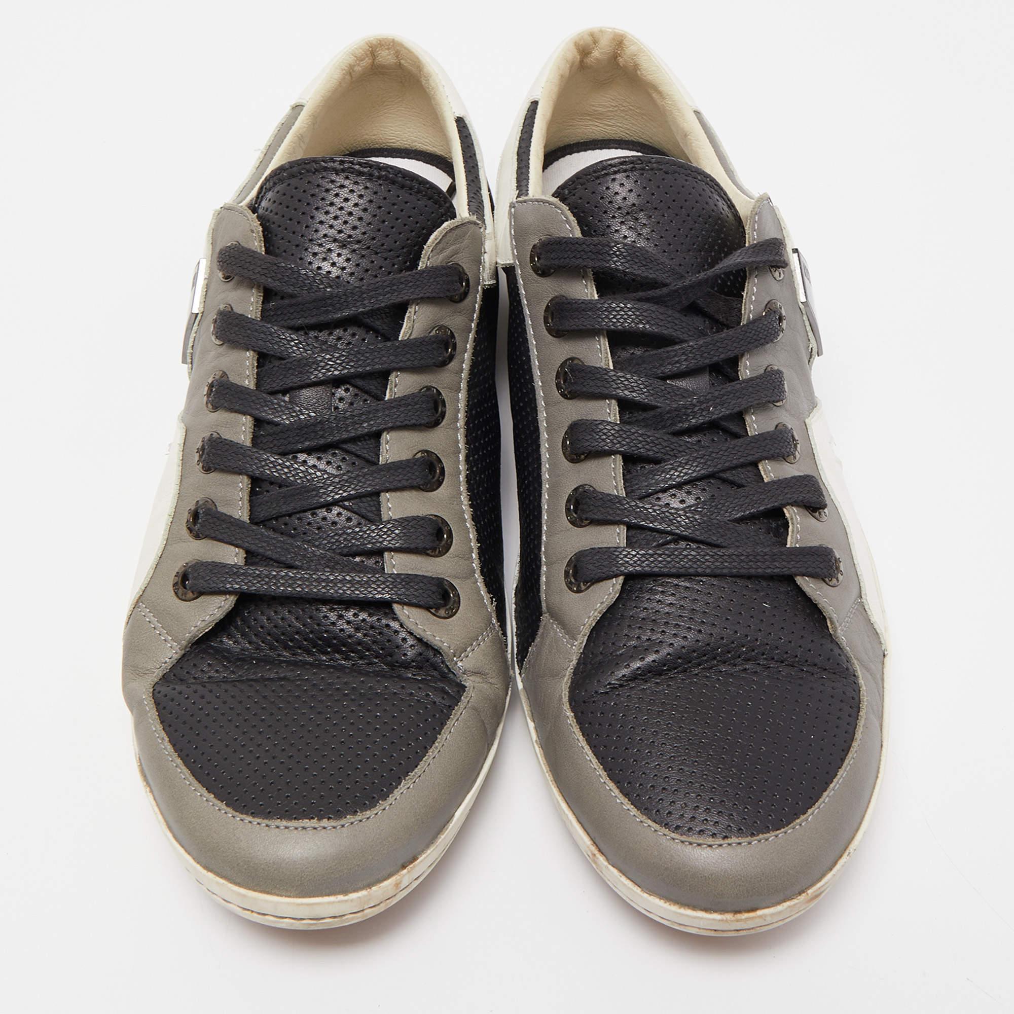 Gray Moschino Tricolor Perforated Leather Low Top Sneakers Size 44 For Sale