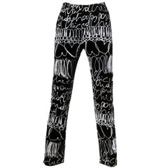 Pantalon Moschino vintage des années 1990 en velours, imprimé « Cheap & Chic » avec gribouillis