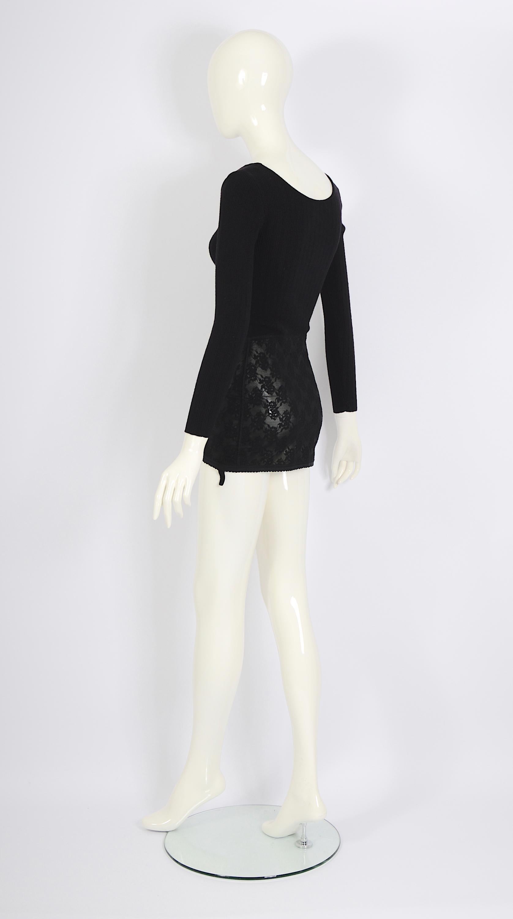 Franco Moschino Vintage 1980er Schwarzes Wolltop mit angehängtem Korsett-Garterrock im Angebot 1