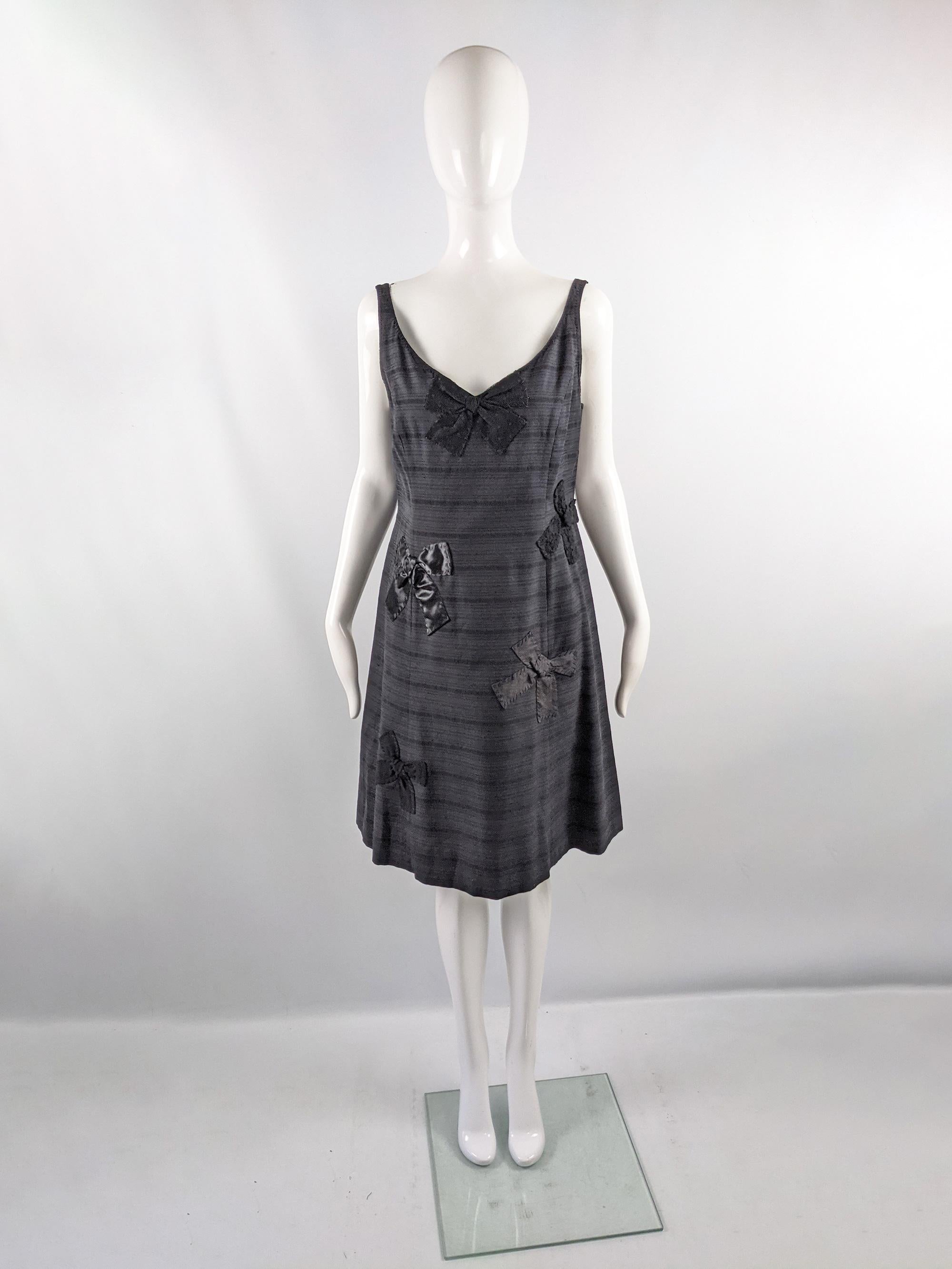 A fabulous vintage sleeveless Moschino dress from the late 90s / early 2000s. In a black cotton-rayon blend fabric with sweet bow appliques. Perfect for a cocktail party or dressed up for an evening event. 

Size: Marked vintage IT 46 and measures
