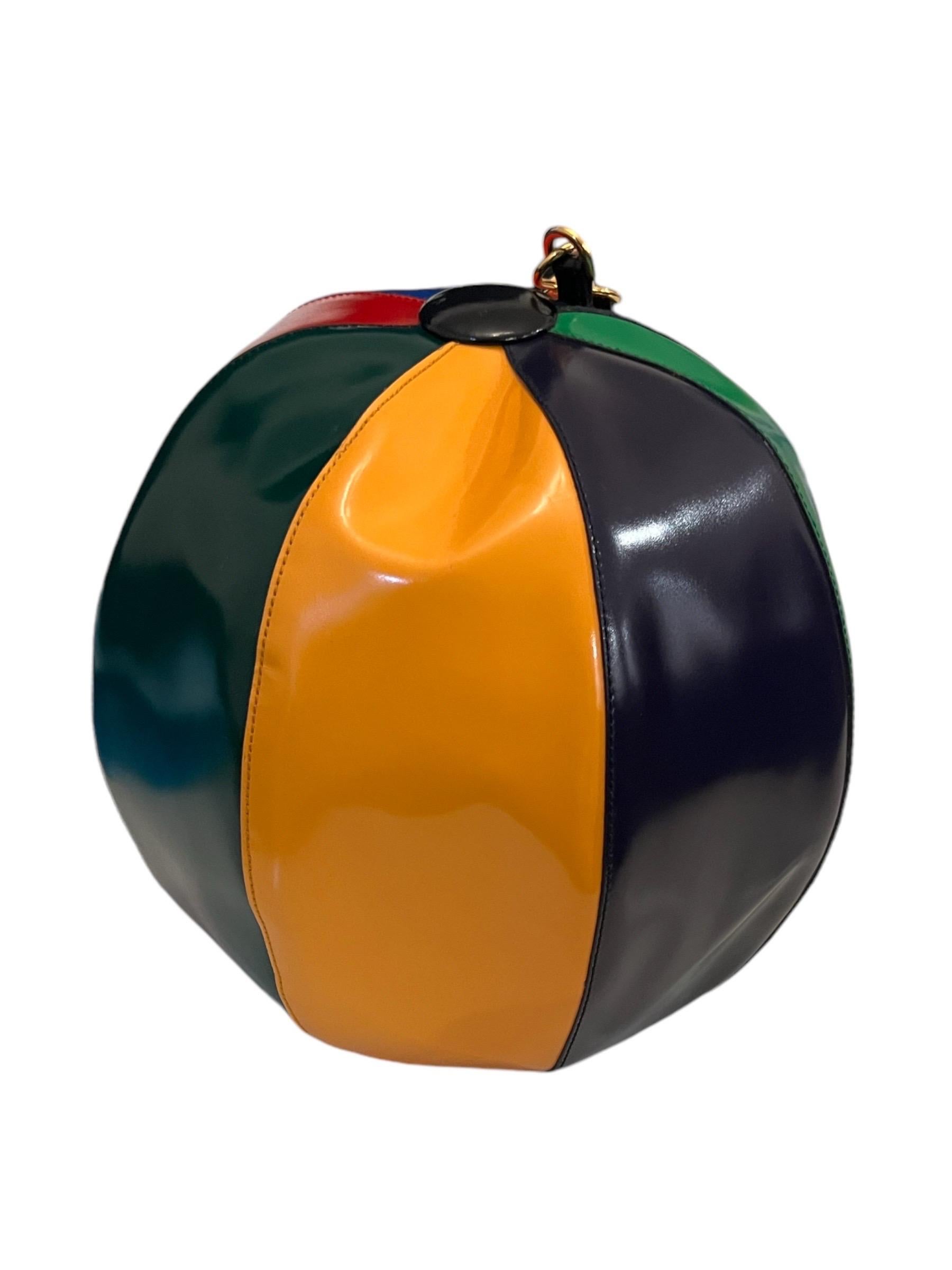 Moschino Vintage Beach Ball Leather Wristlet Bag In Excellent Condition For Sale In Concord, NC