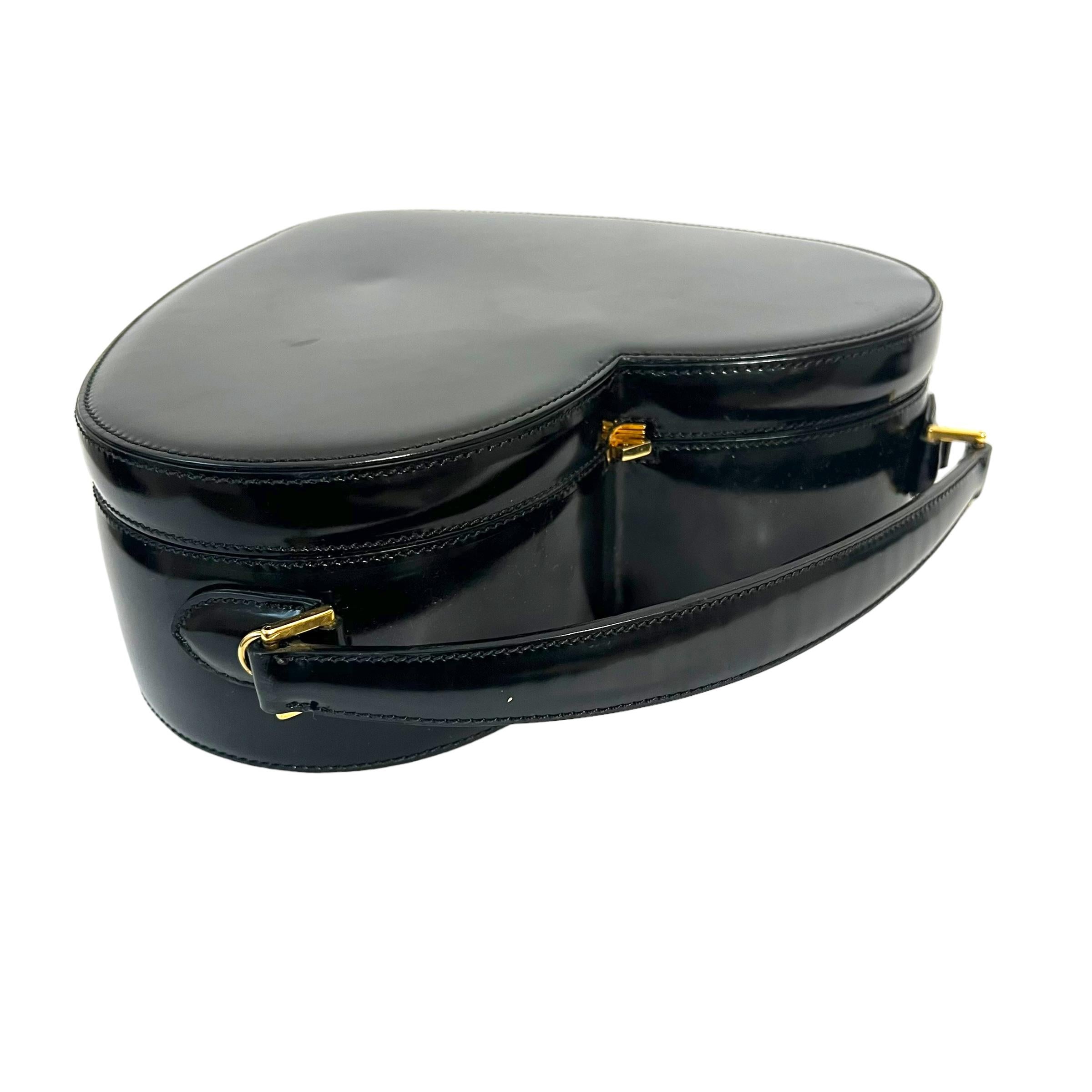 Moschino Vintage Schwarze Vintage-Herztasche  im Angebot 1