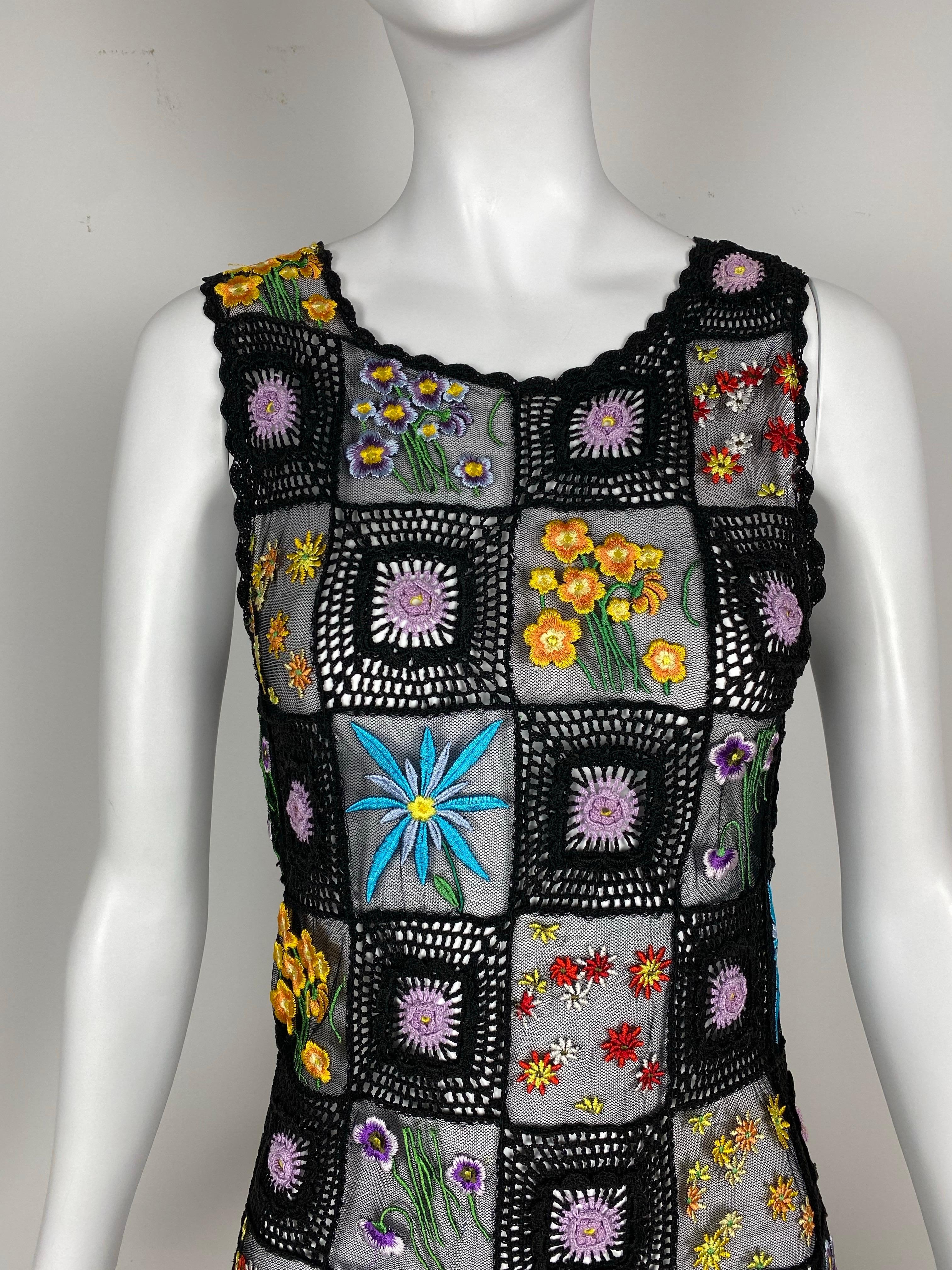 MOSCHINO Vintage Crochet Knit Schwarzes Midikleid 1990s Damen im Angebot