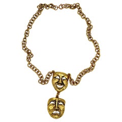 MOSCHINO Vintage Goldfarbene Vintage-Halskette mit Tragödie-Maske-Anhänger, Comedy