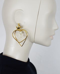 MOSCHINO Vintage Goldfarbene Ohrhänger mit Herz- und Perlen