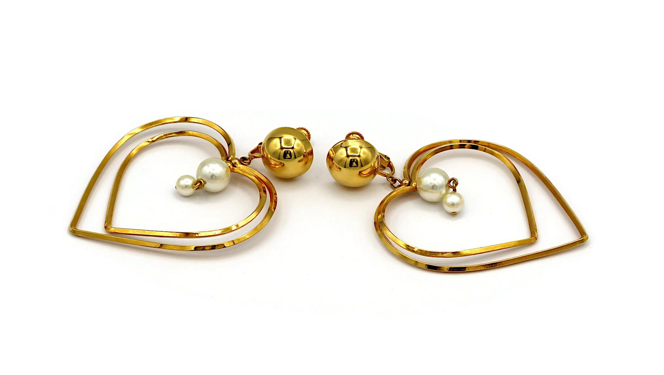 Women's MOSCHINO Vintage Gold Tone Heart & Pearl Dangle Earrings For Sale