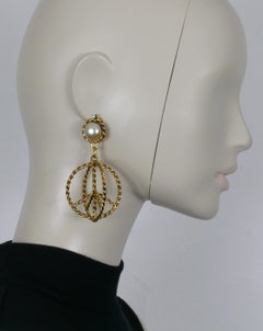 MOSCHINO Vintage Goldfarbene baumelnde Friedens-Ohrringe