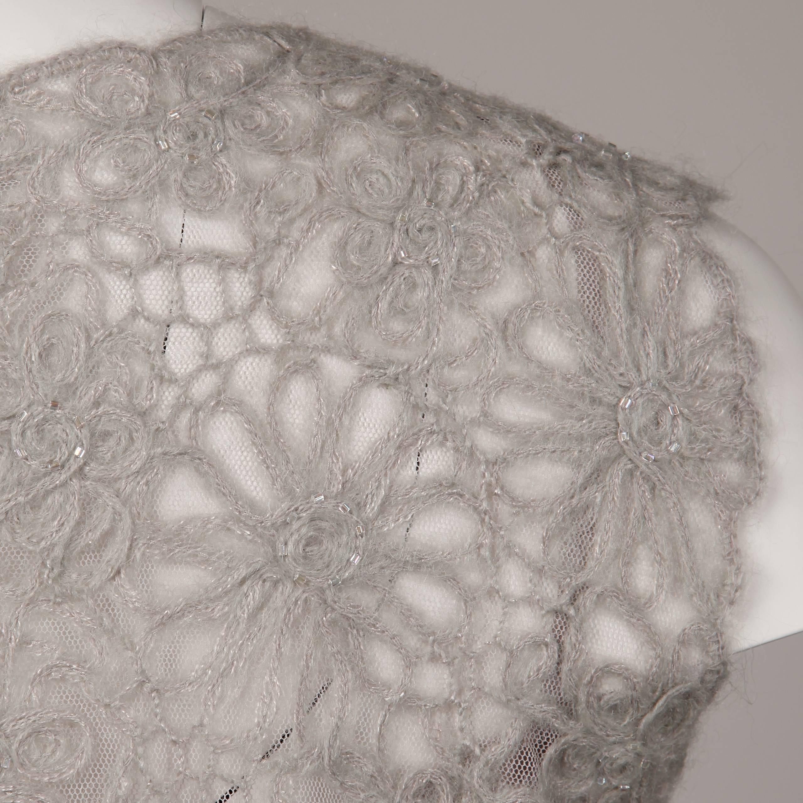 Moschino Vintage Gris Vestido de Encaje de Crochet con Cuentas, Años 90 en venta 2