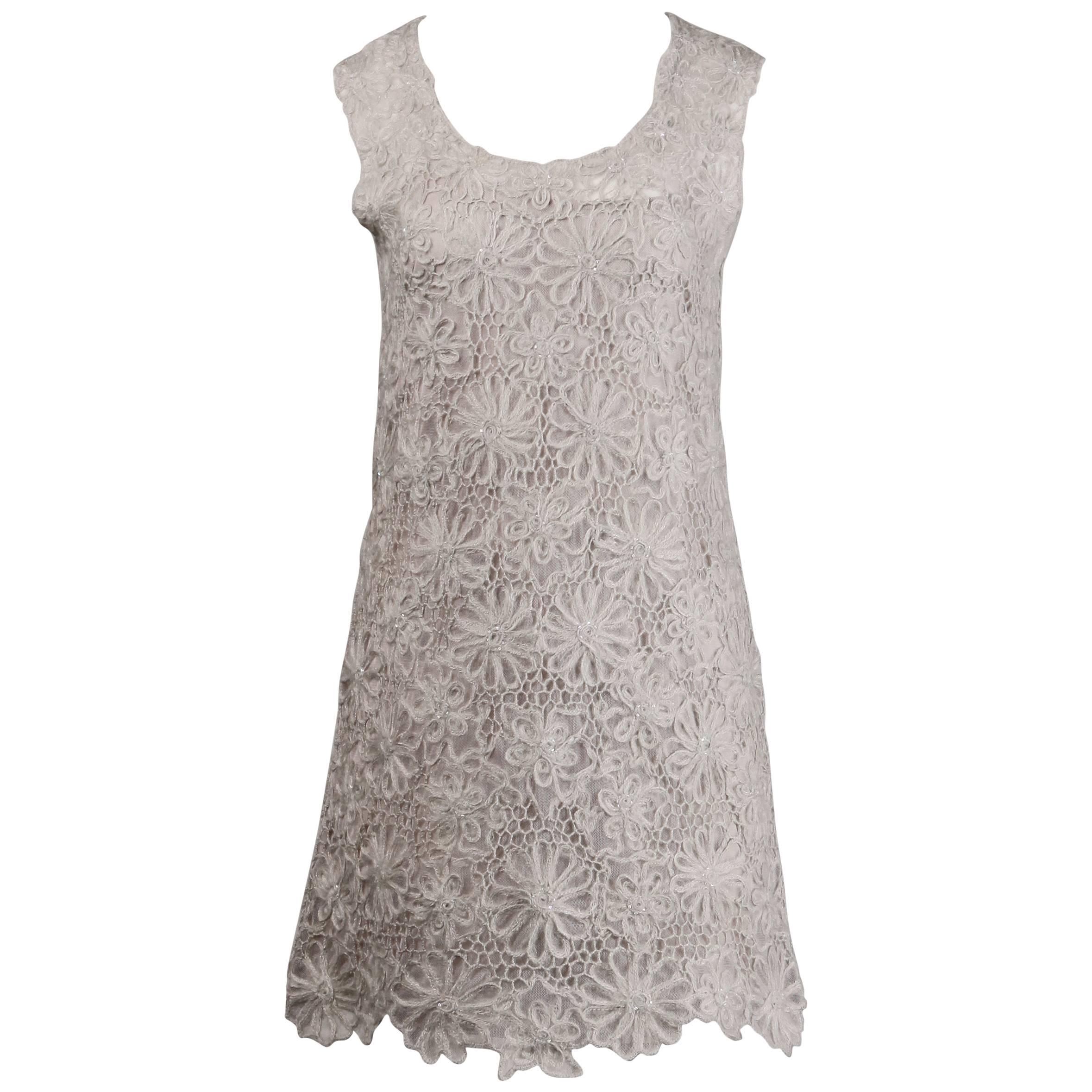 Moschino Vintage Gris Vestido de Encaje de Crochet con Cuentas, Años 90 en venta