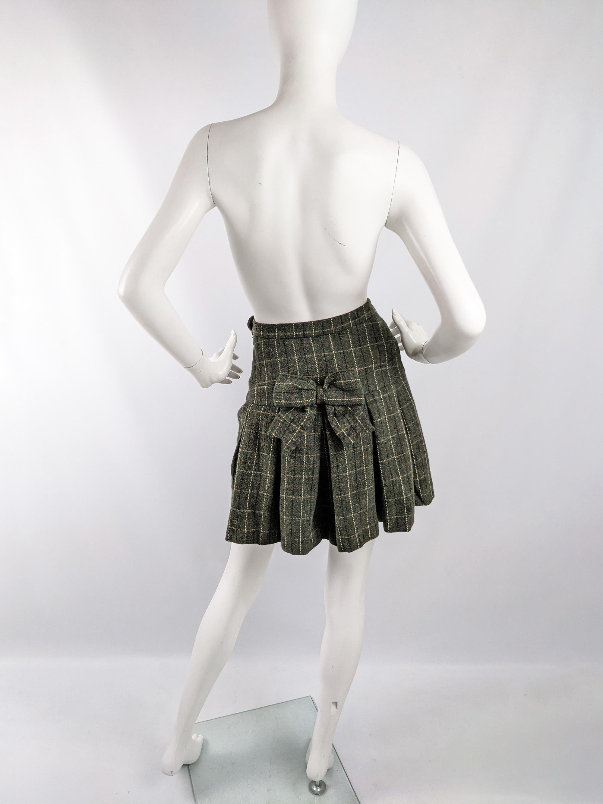 Moschino Vintage Green Wool Plaid Skirt with Pleated Bustle Bow Back In Excellent Condition In Doncaster, South Yorkshire