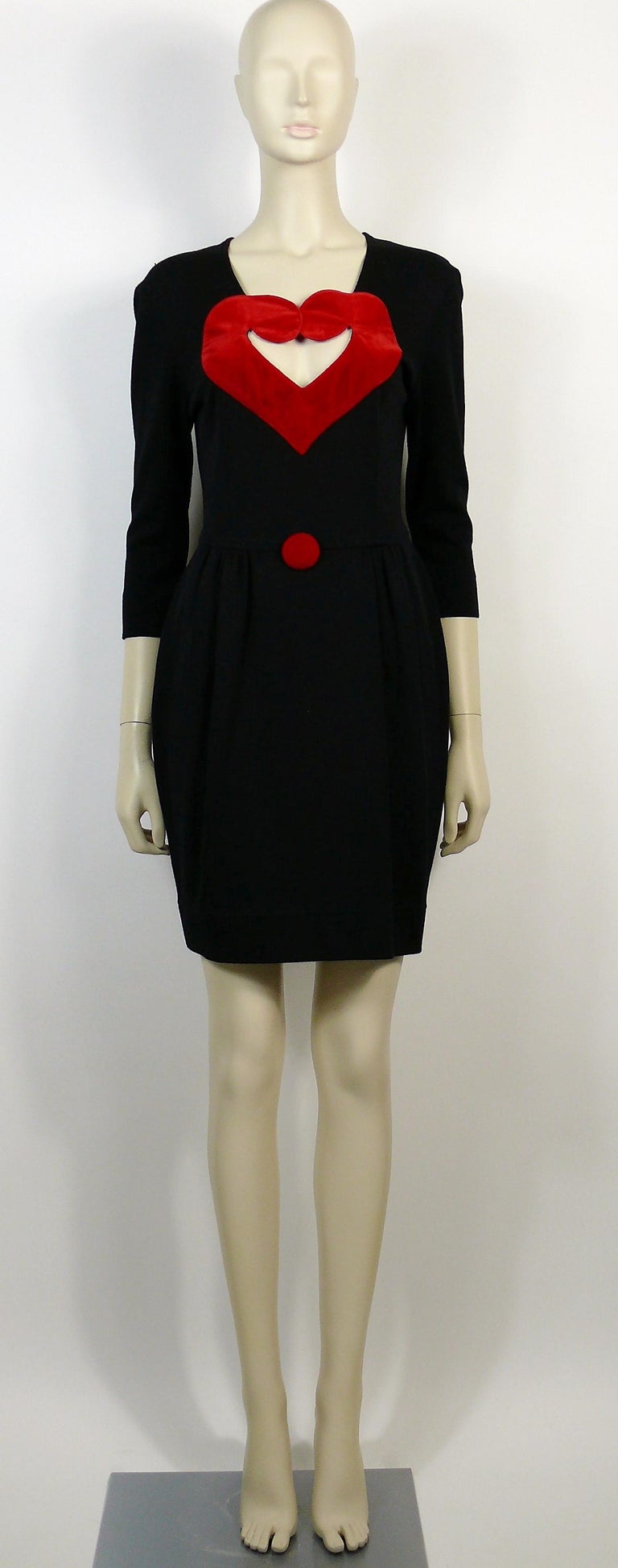 Moschino Vintage Heart Dress US Size 8 In Good Condition For Sale In Nice, FR