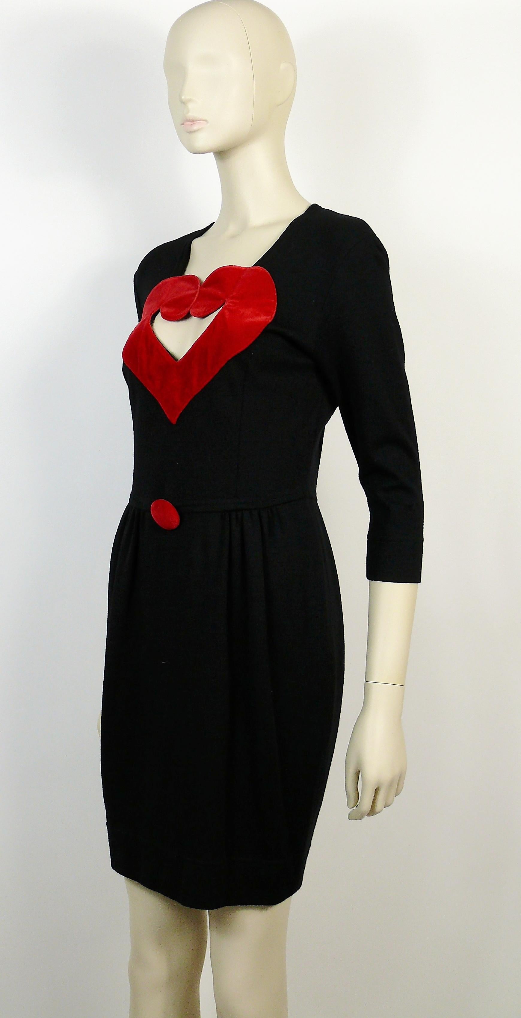 Moschino Vintage Heart Dress US Size 8 In Good Condition For Sale In Nice, FR