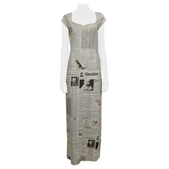 Moschino Vintage Iconic Newspaper 'Moschino Tribute' Maxikleid mit Druck, US Größe 8