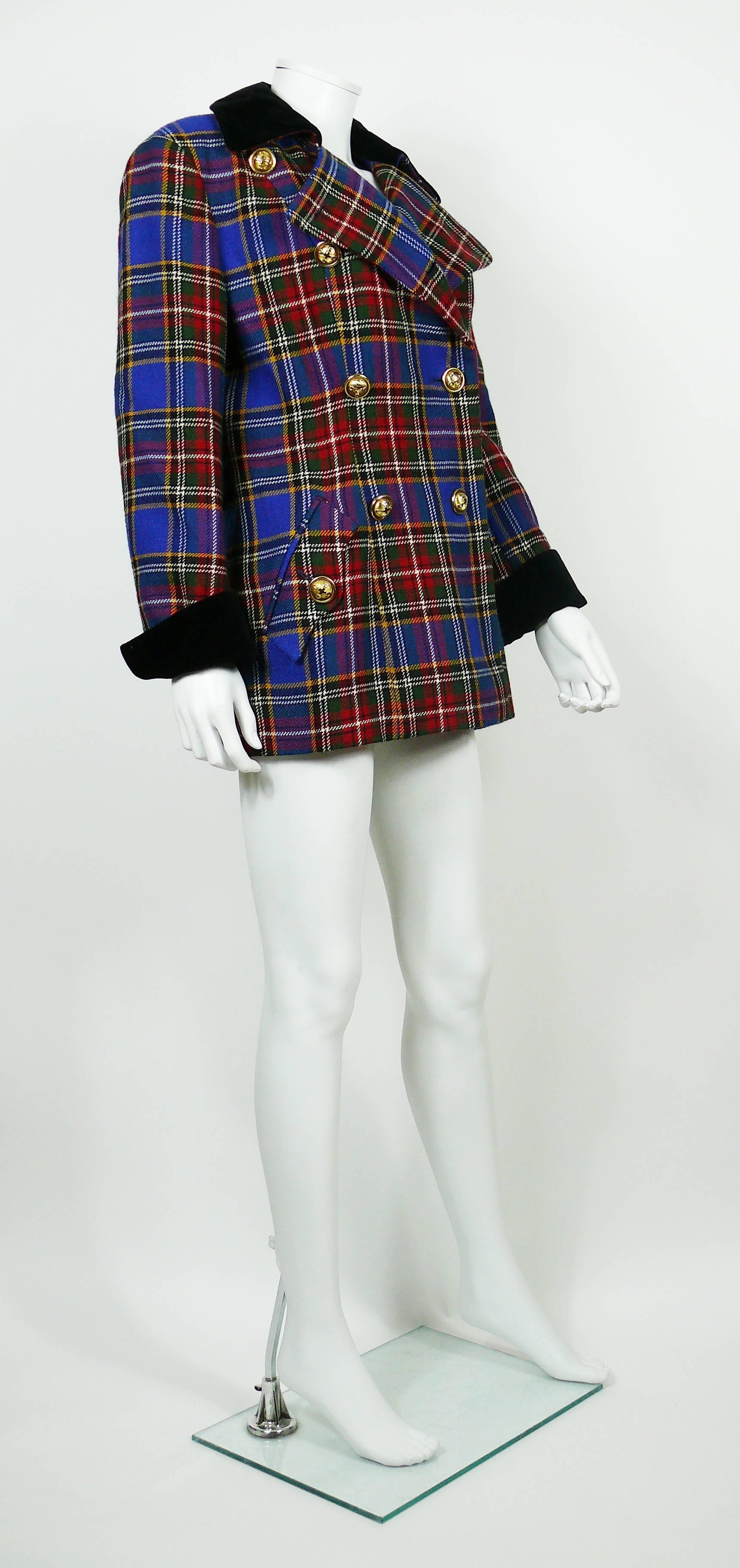 Moschino Vintage Iconic Wool Tartan Plaid Jacket   In Excellent Condition For Sale In Nice, FR