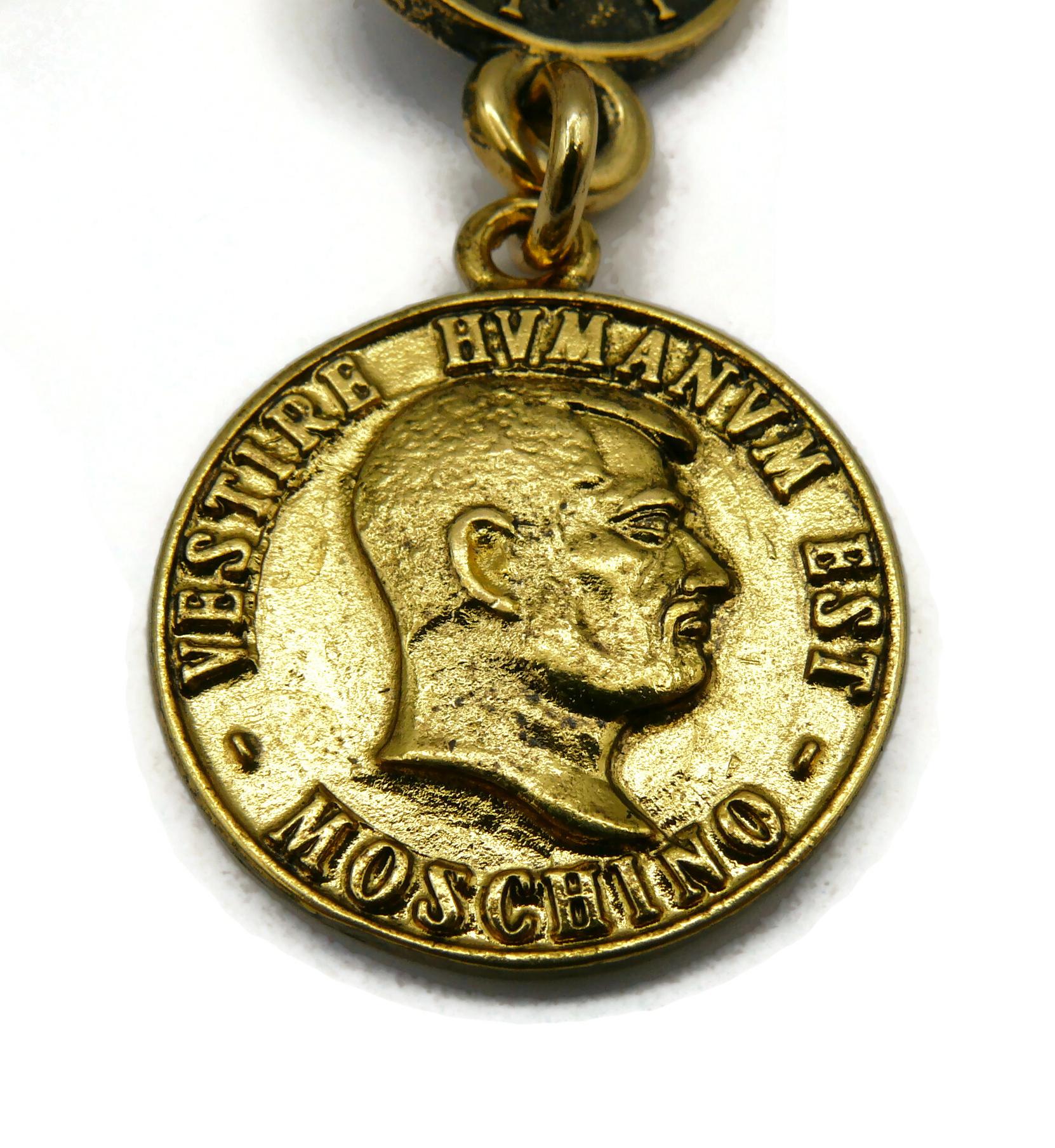 Boucles d'oreilles pendantes MOSCHINO Vintage Massive Jewelled Coin Charm en vente 2
