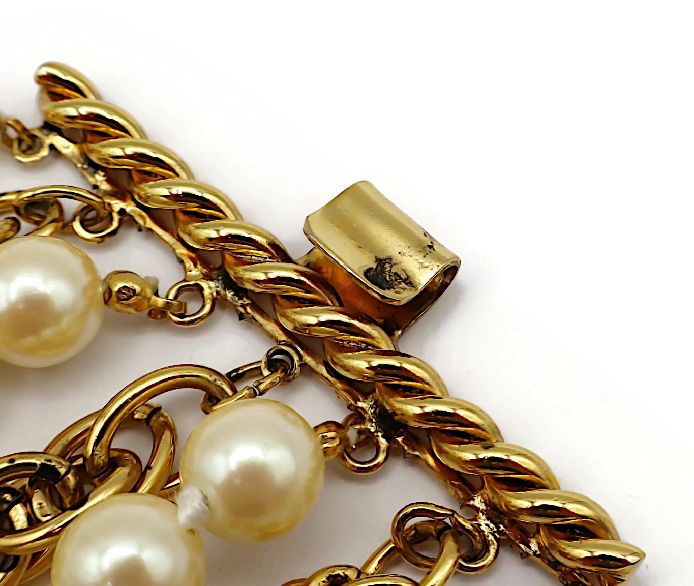 MOSCHINO Bracciale vintage con catena e perle a più fili in tonalità oro in vendita 13