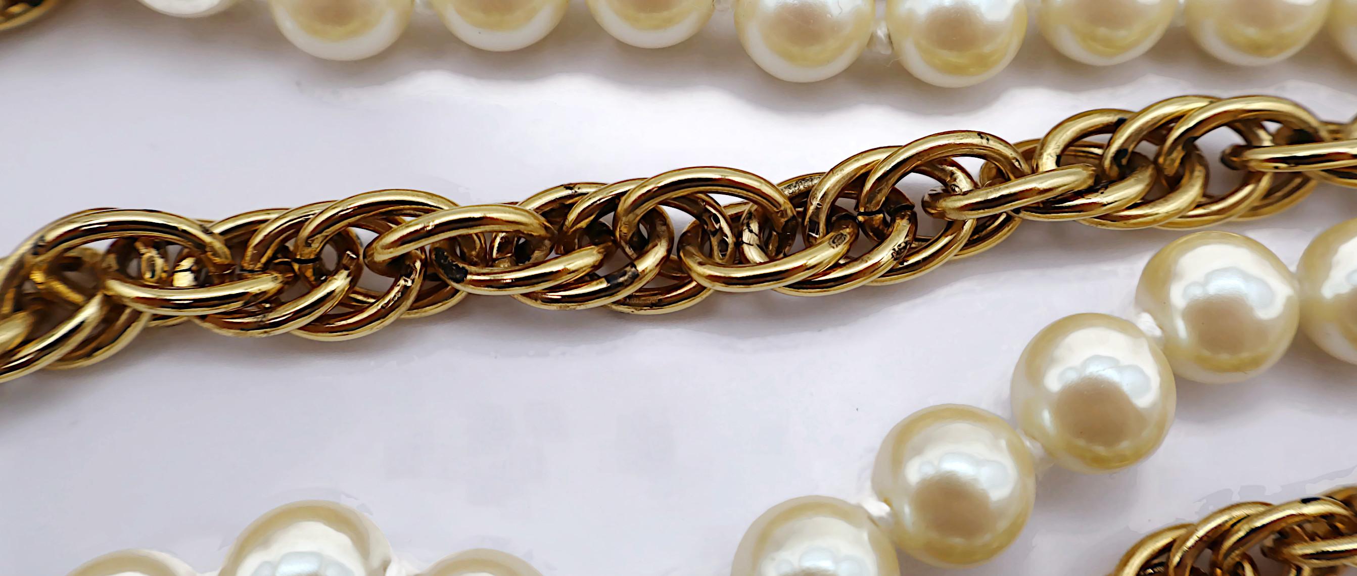 MOSCHINO Bracciale vintage con catena e perle a più fili in tonalità oro in vendita 16