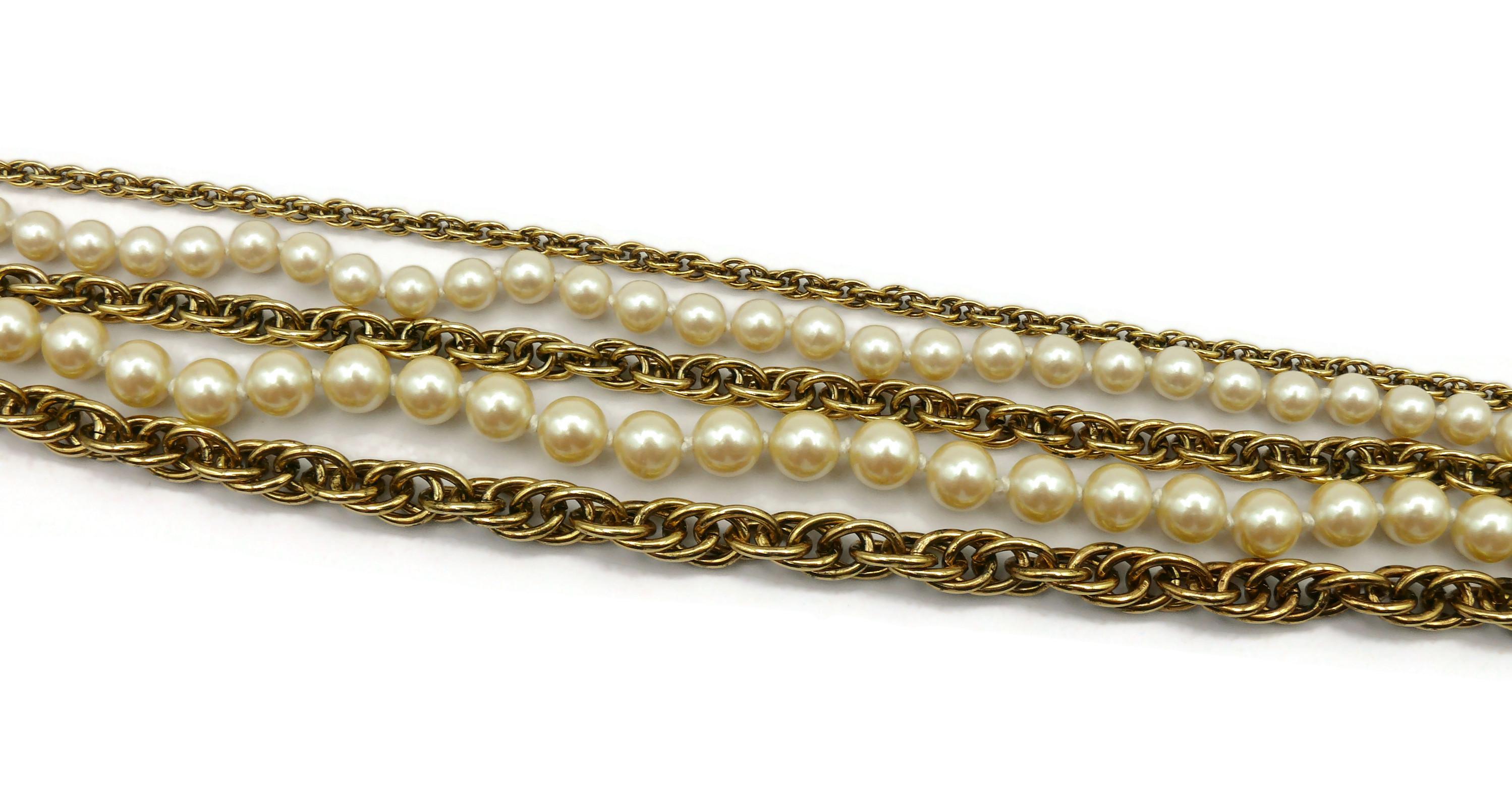 MOSCHINO Vintage Mehrreihige goldfarbene Vintage-Halskette mit Kette und Perlen-Halskette im Angebot 2
