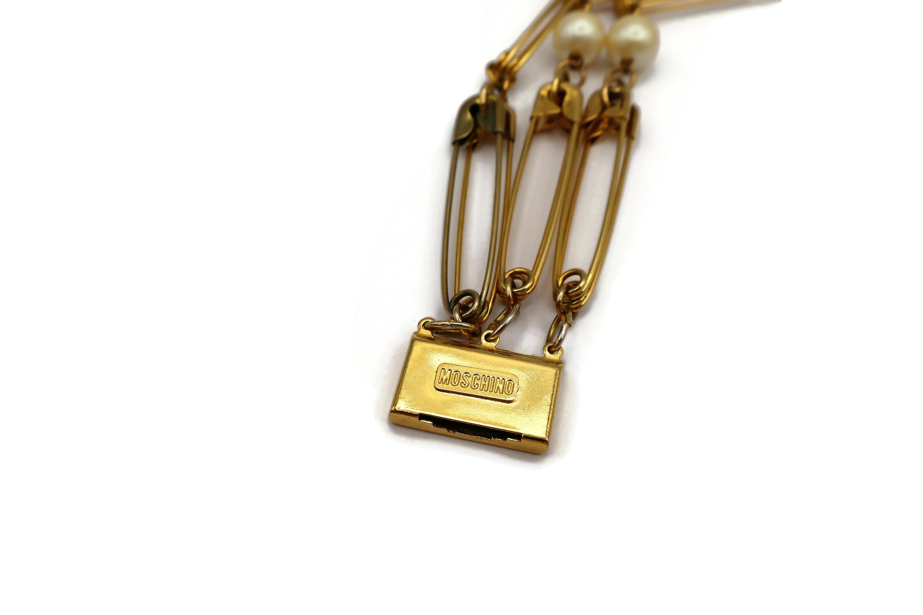 MOSCHINO Collier de sécurité multibrins de couleur or et perles en vente 12