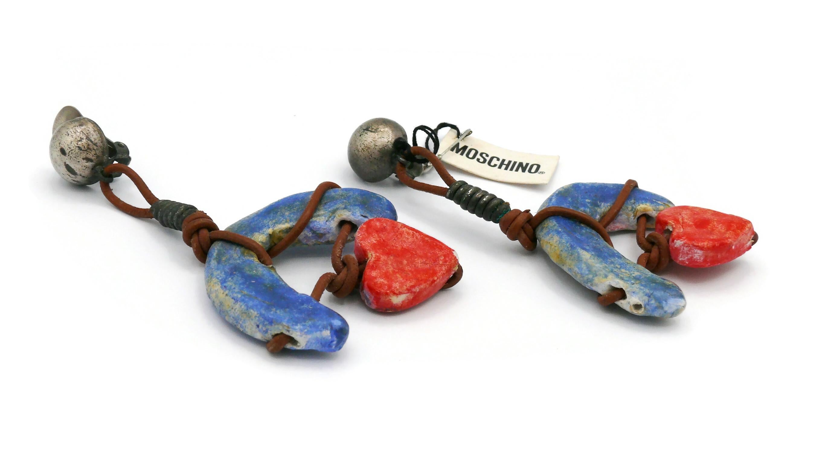 MOSCHINO Vintage Papier-Mâché Heart Dangling Earrings In Fair Condition For Sale In Nice, FR