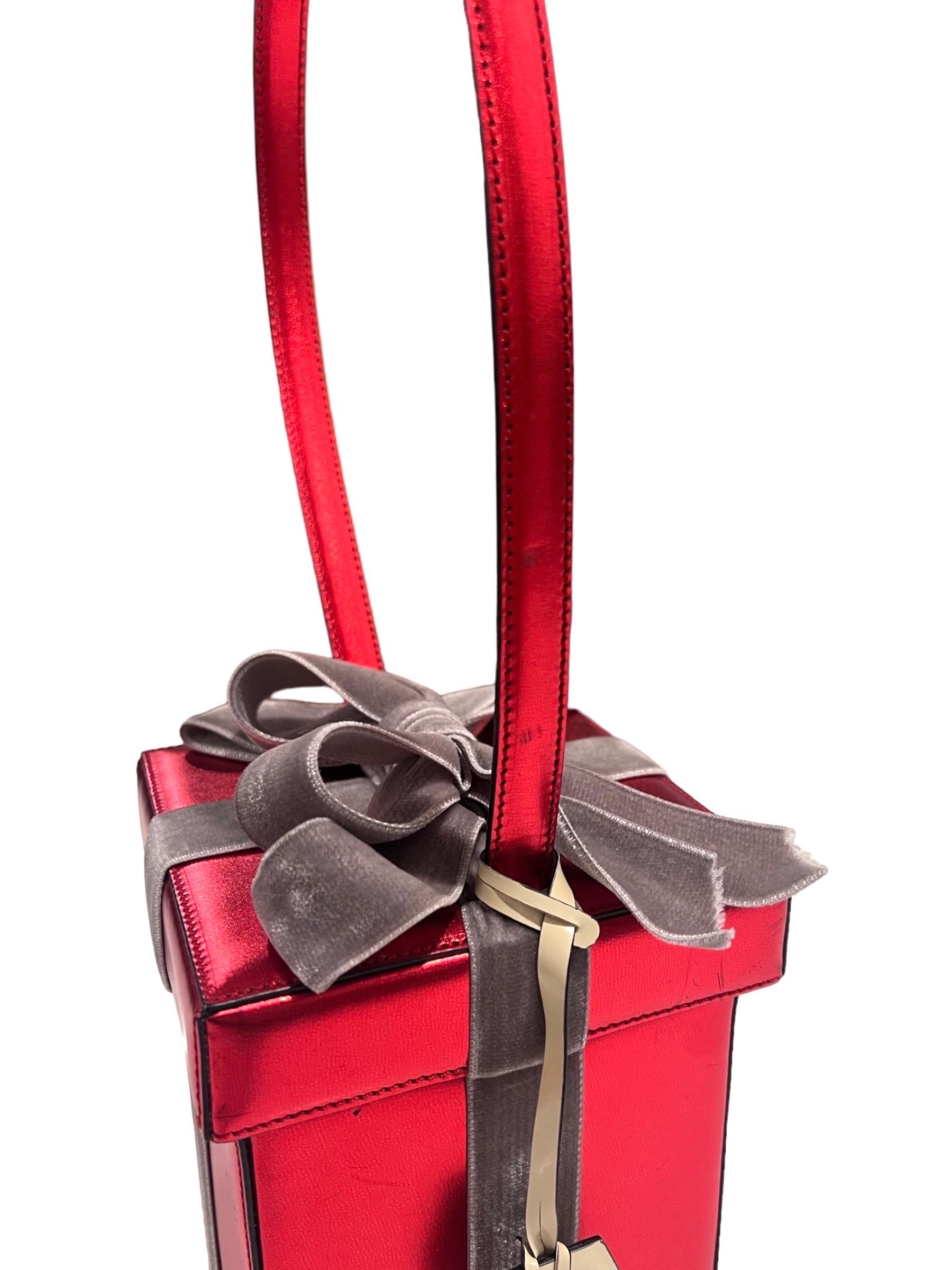 Moschino Vintage Red Present Gift Box en cuir 6