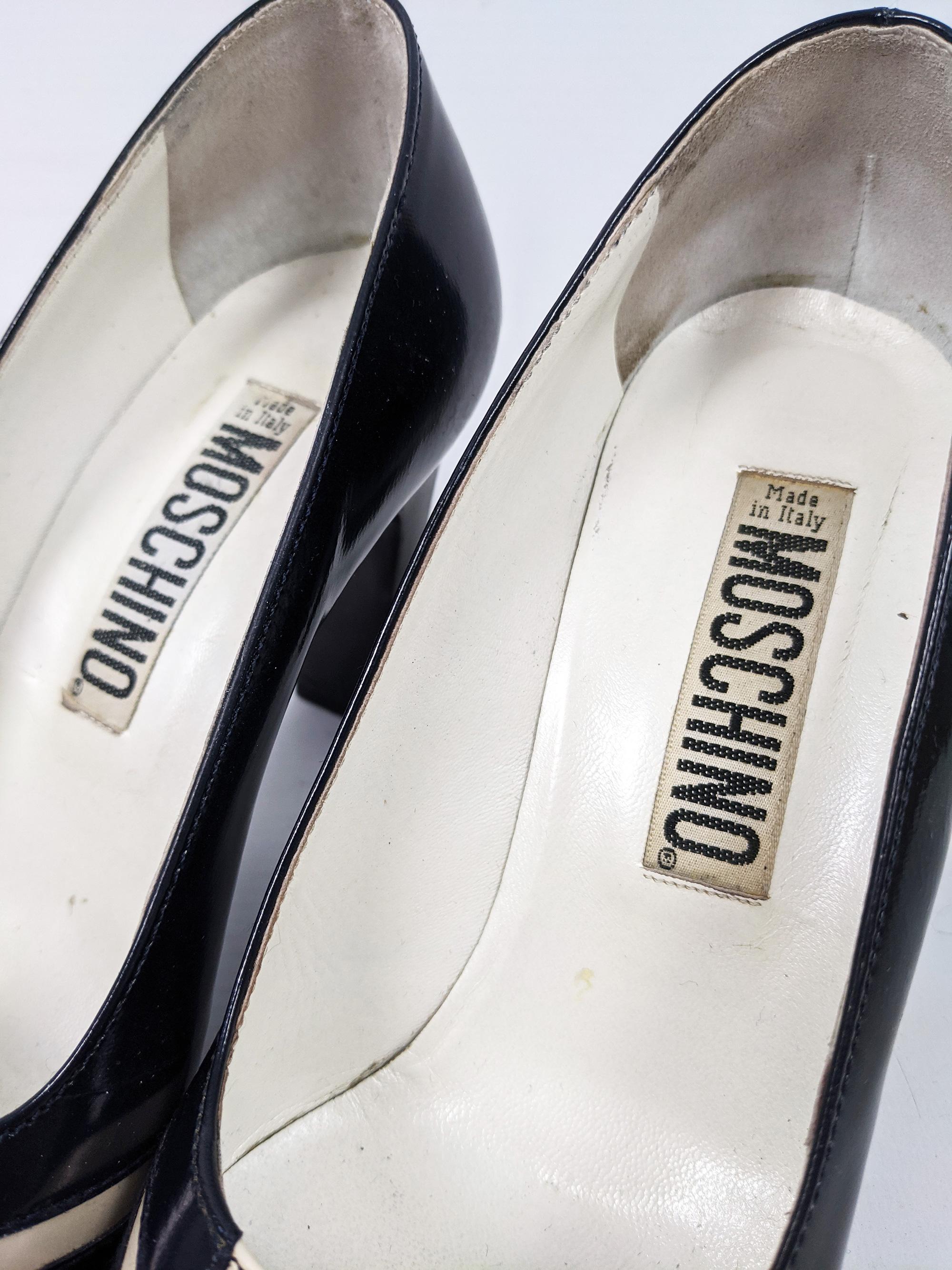 Moschino Vintage Womens British Flag Heels Pumps Shoes, Spring 1998 IT 35 In Good Condition For Sale In Doncaster, South Yorkshire