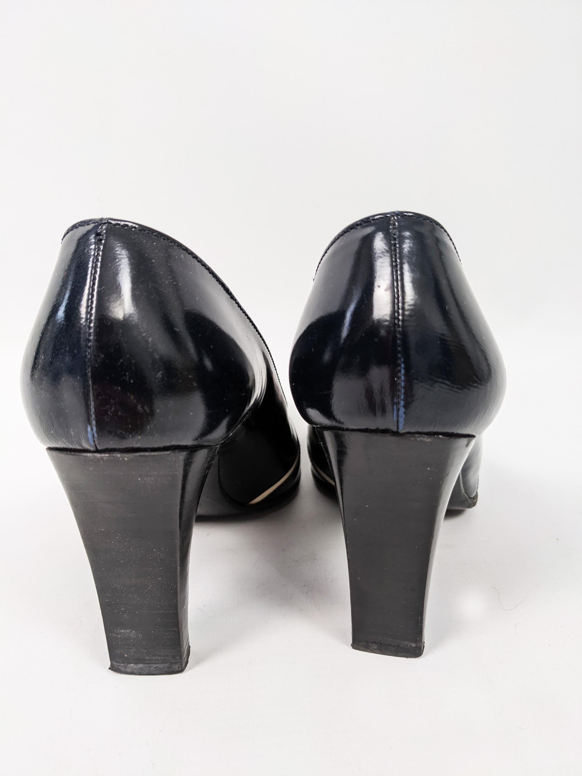 Women's Moschino Vintage Womens British Flag Heels Pumps Shoes, Spring 1998 IT 35 For Sale