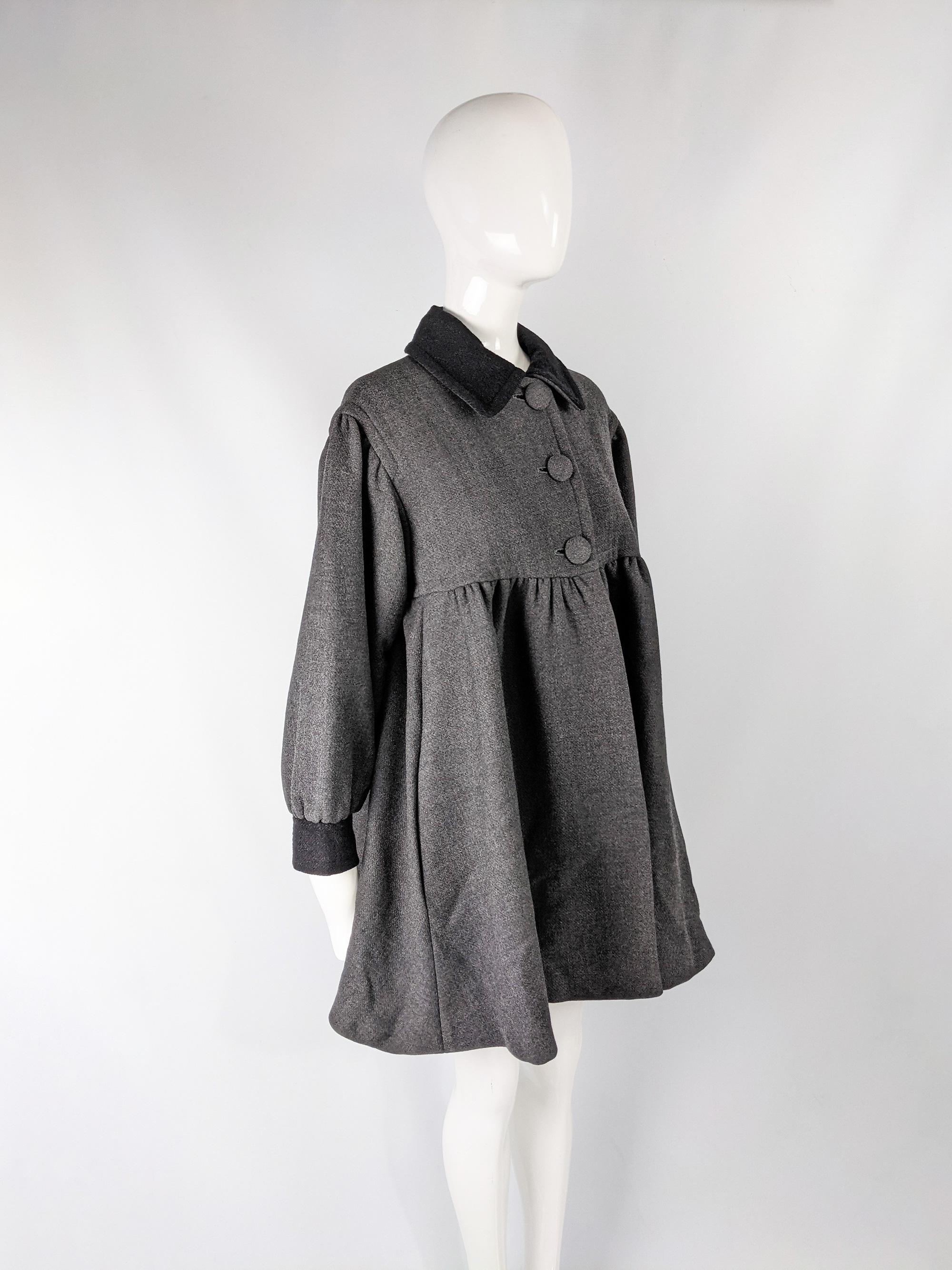 Moschino Vintage Wool Coat In Excellent Condition For Sale In Doncaster, South Yorkshire