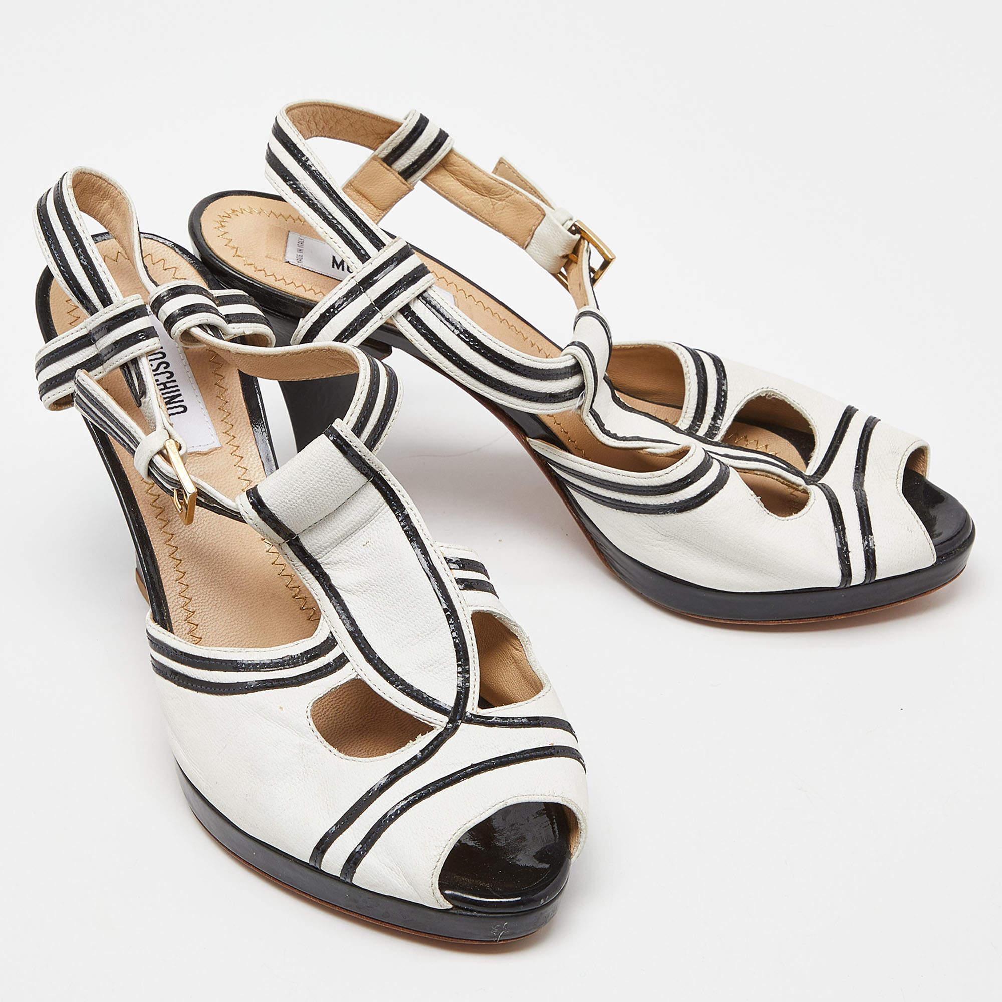 Moschino - Sandales à talon en cuir blanc/noir - Taille 37 Bon état - En vente à Dubai, Al Qouz 2