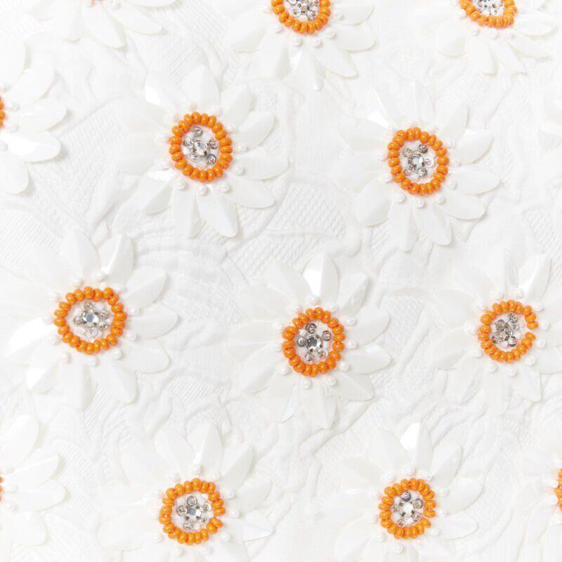 MOSCHINO top in cotone bianco cloque arancione impreziosito da perline e cristalli floreali IT38 in vendita 2