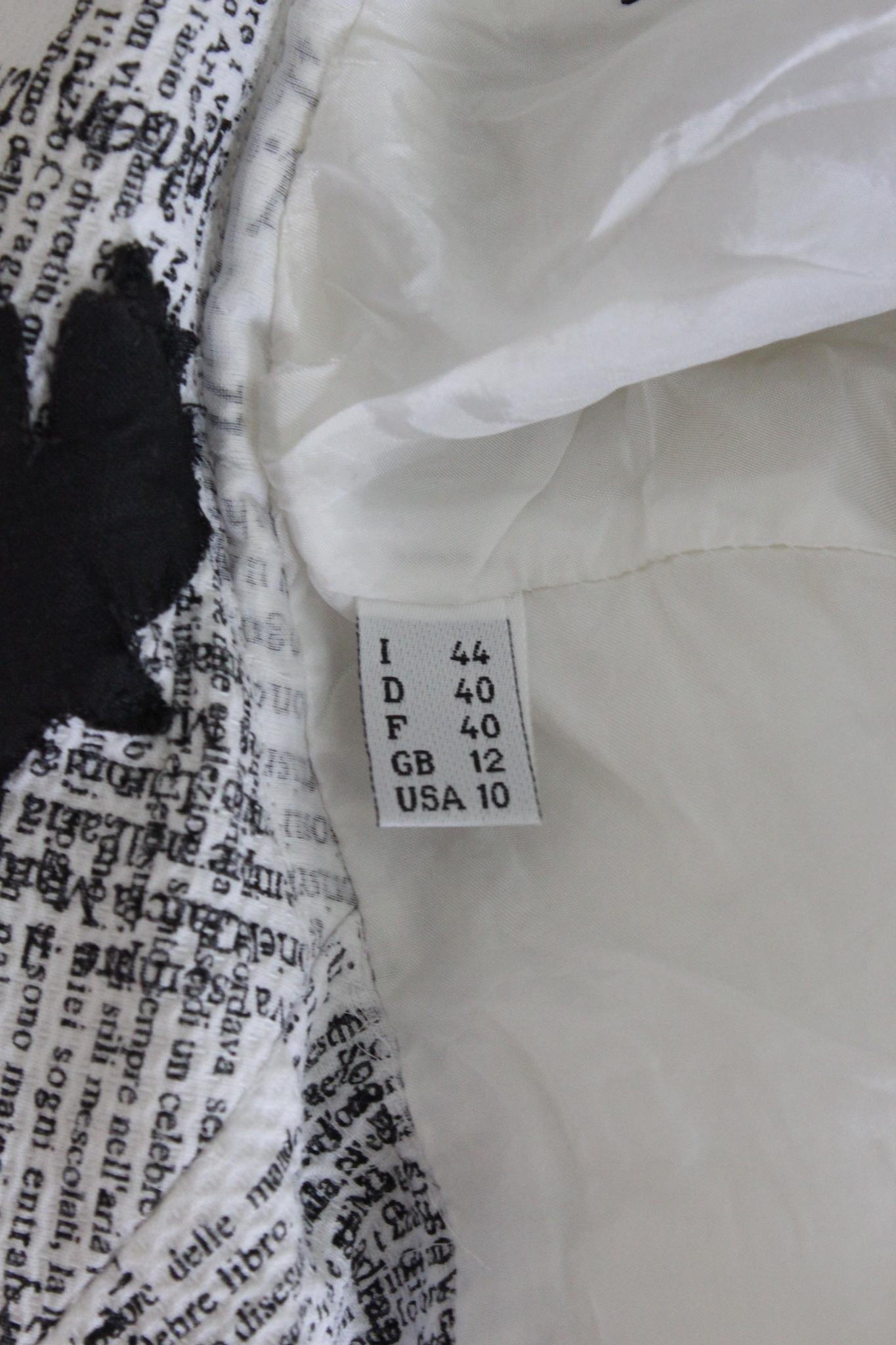 Moschino White Cotton Vintage Short Floral Marquez Book Jacket 90s For Sale 6