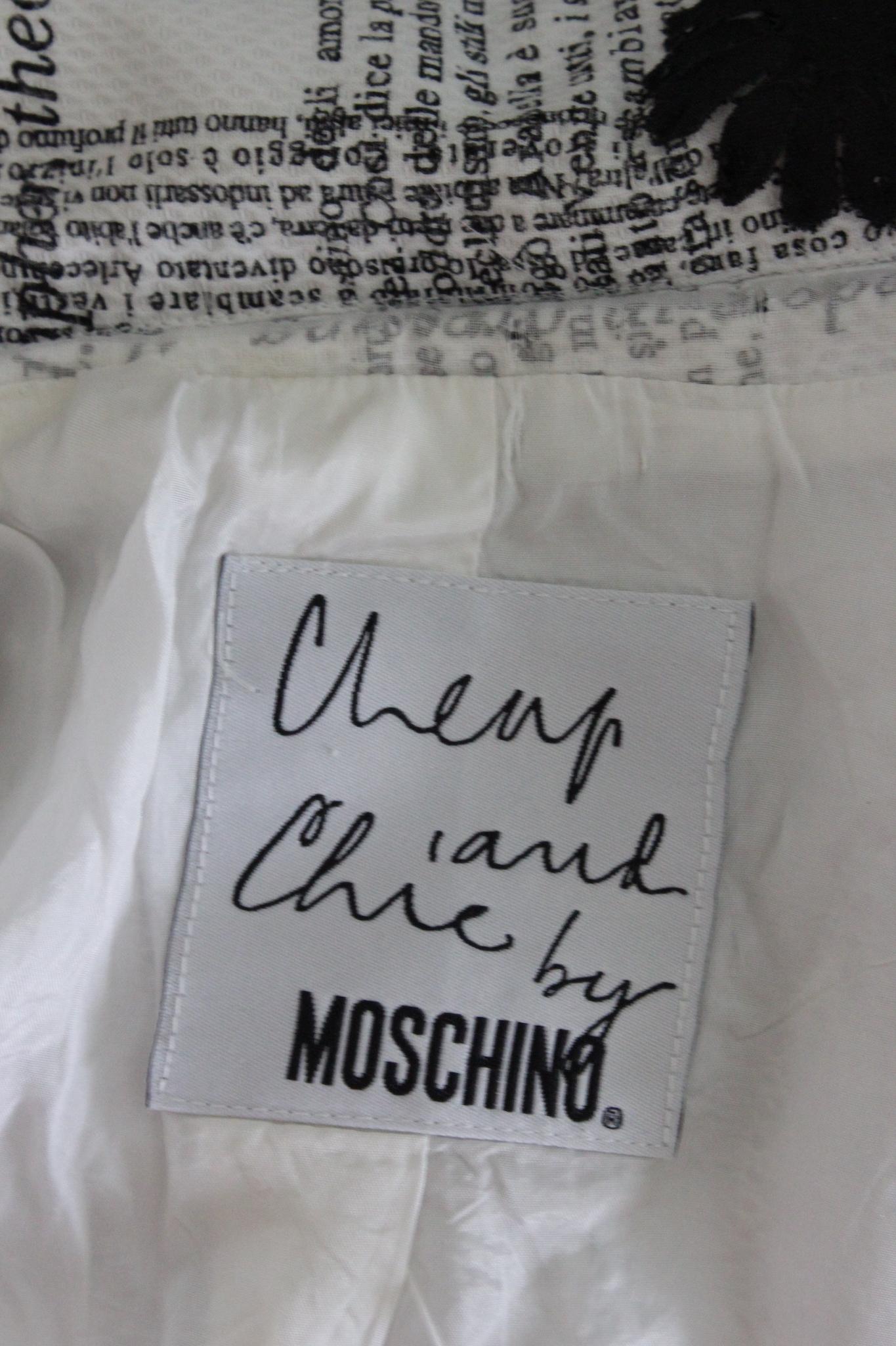 Moschino White Cotton Vintage Short Floral Marquez Book Jacket 90s For Sale 7