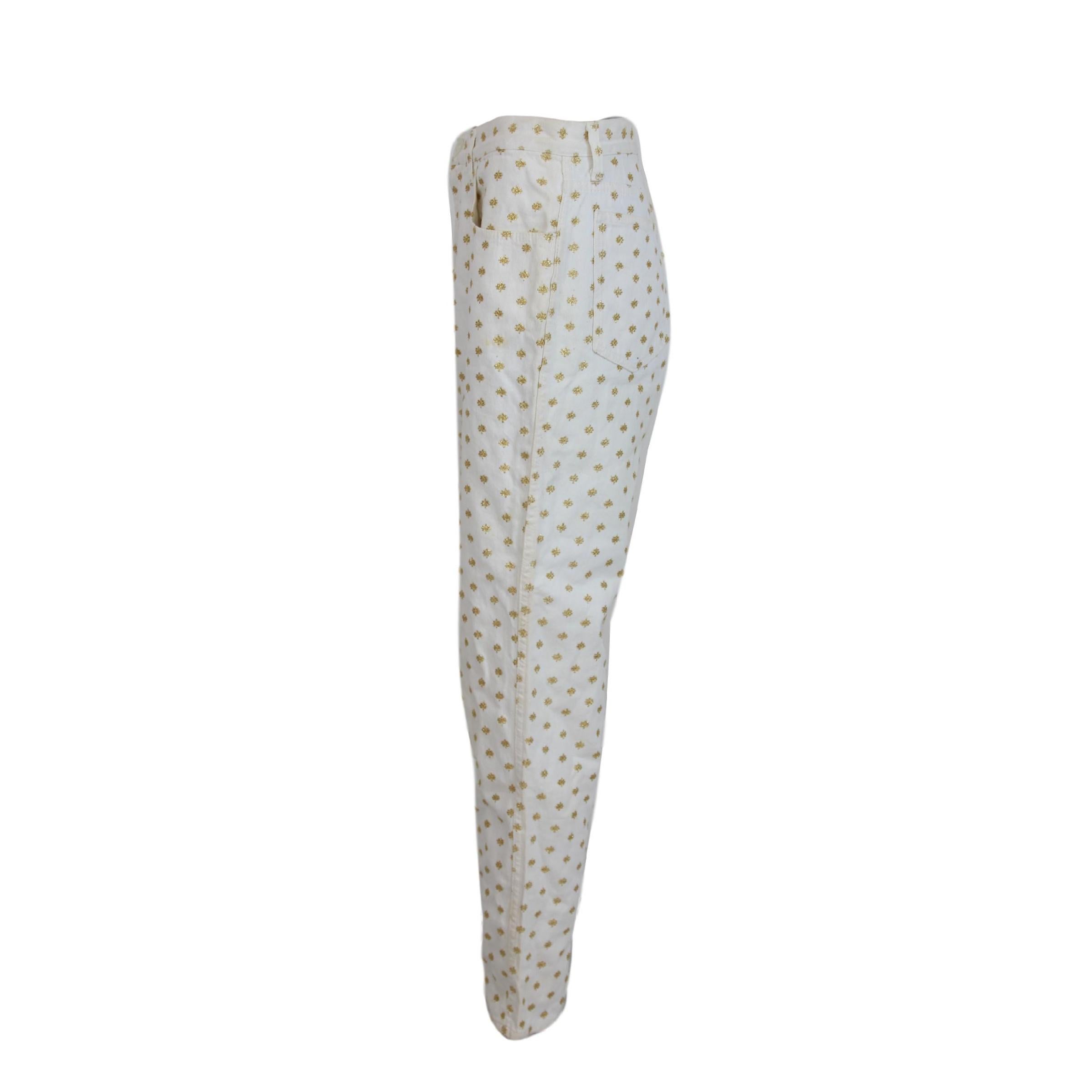 Moschino - Pantalon taille haute à fleurs en denim de coton blanc et or Bon état - En vente à Brindisi, Bt