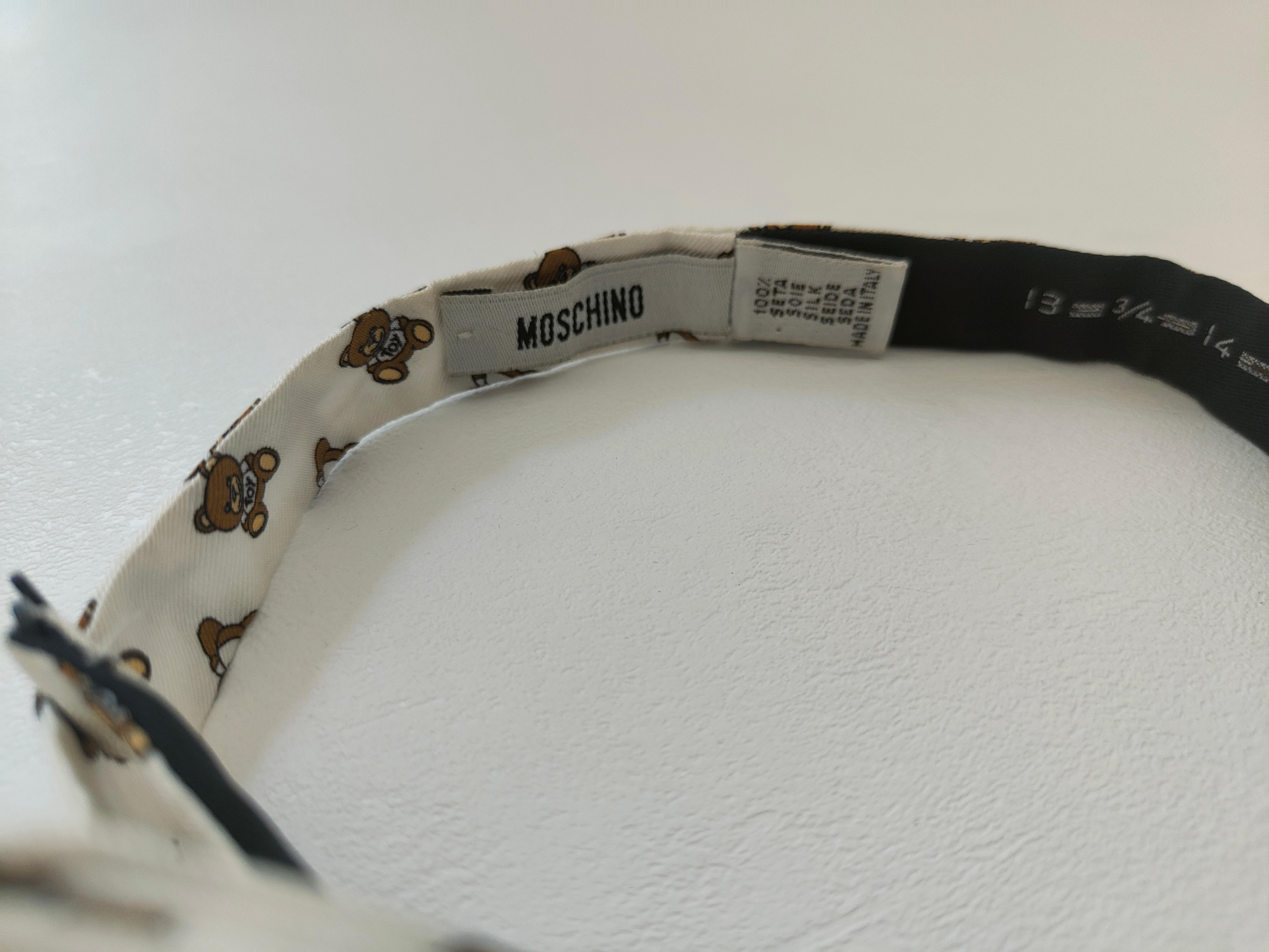 Gray Moschino White multicoloured silk bow tie For Sale