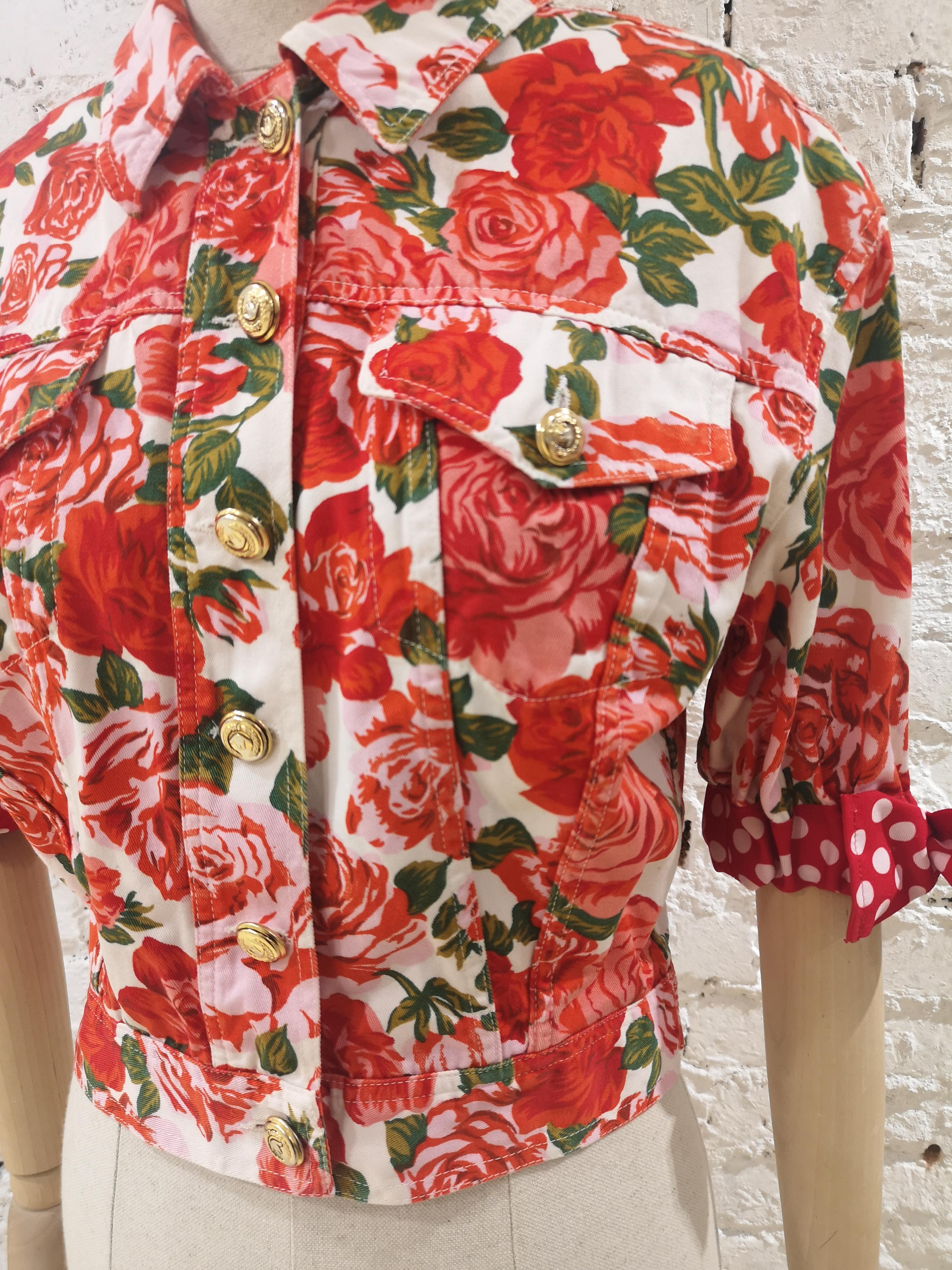 Moschino white red roses cotton jacket In Excellent Condition In Capri, IT