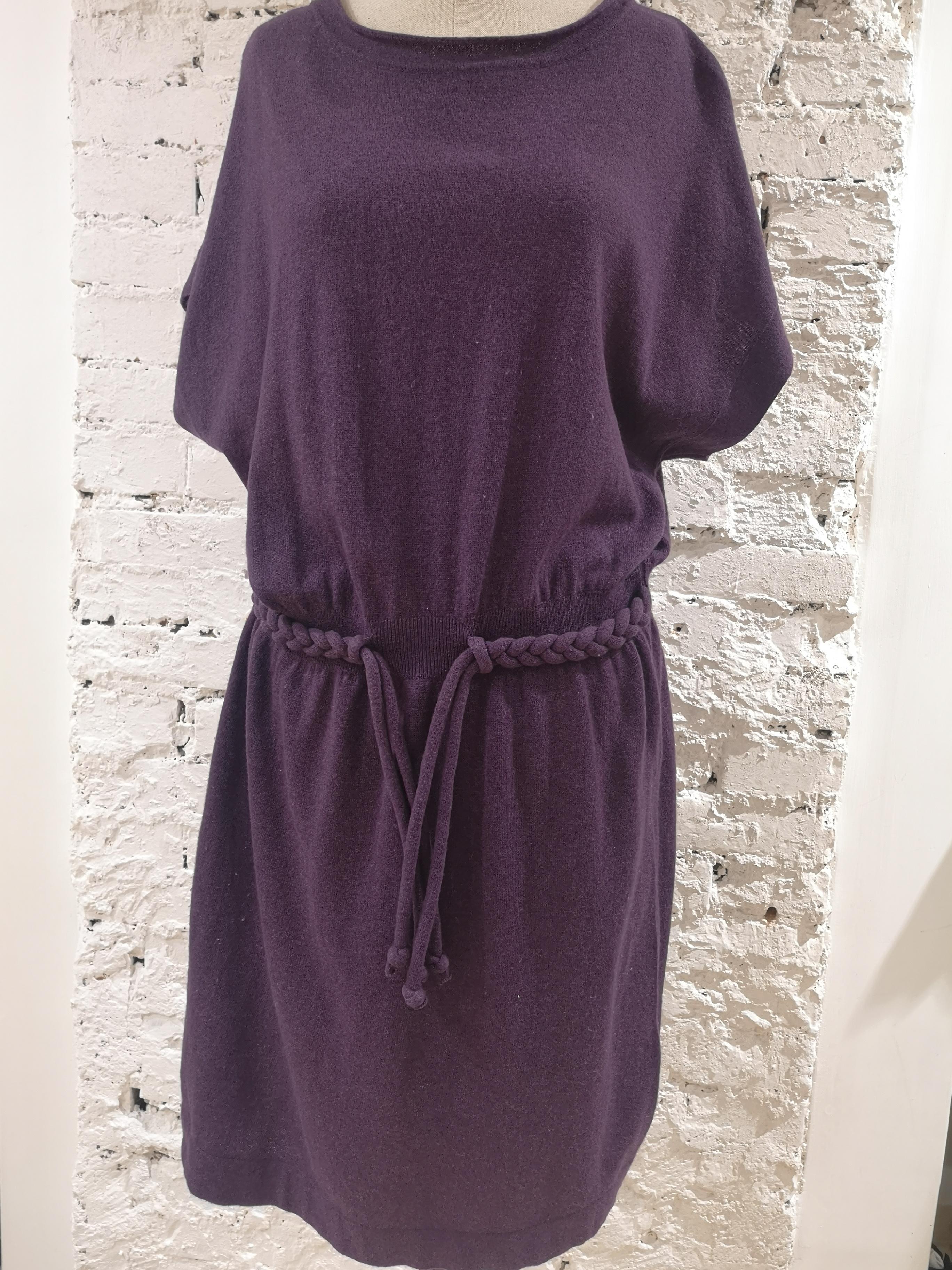 Moschino wool purple dress
totally made in italy in size 44
total lenght 107 cm