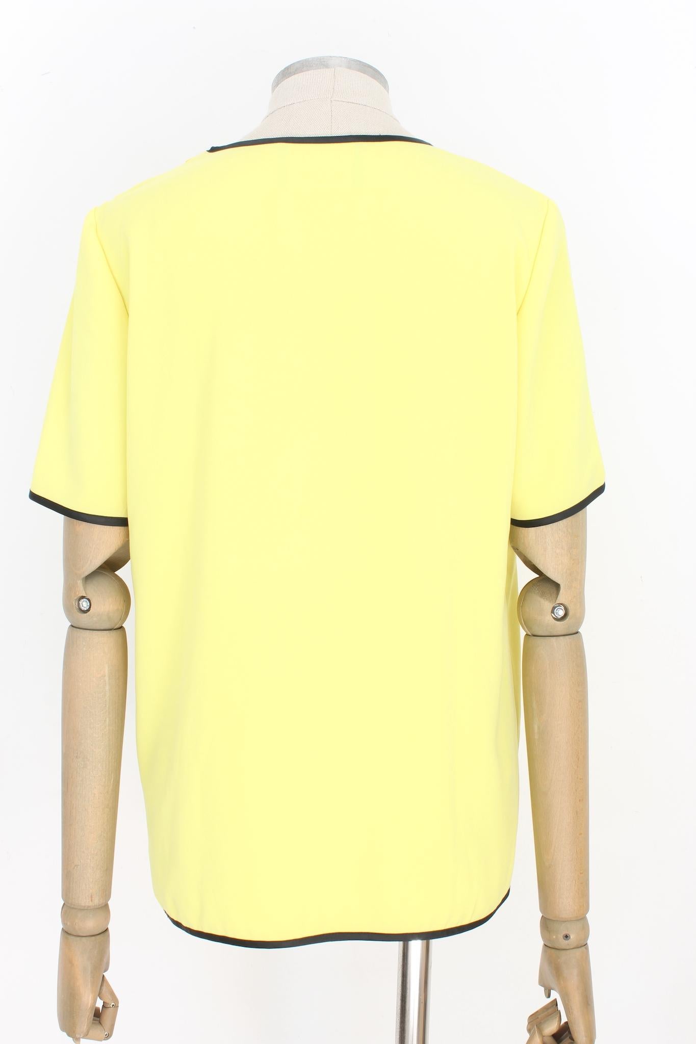 Moschino Couture classic 2000s t-shirt. Soft shirt, yellow with colored hearts printed. Zipper closure on the shoulder. 95% polyester fabric, 5% other fibers.

Size: 42 It 8 Us 10 Uk

Shoulder: 42cm
Bust/Chest: 49 cm
Sleeve: 22 cm
Length: 61 cm