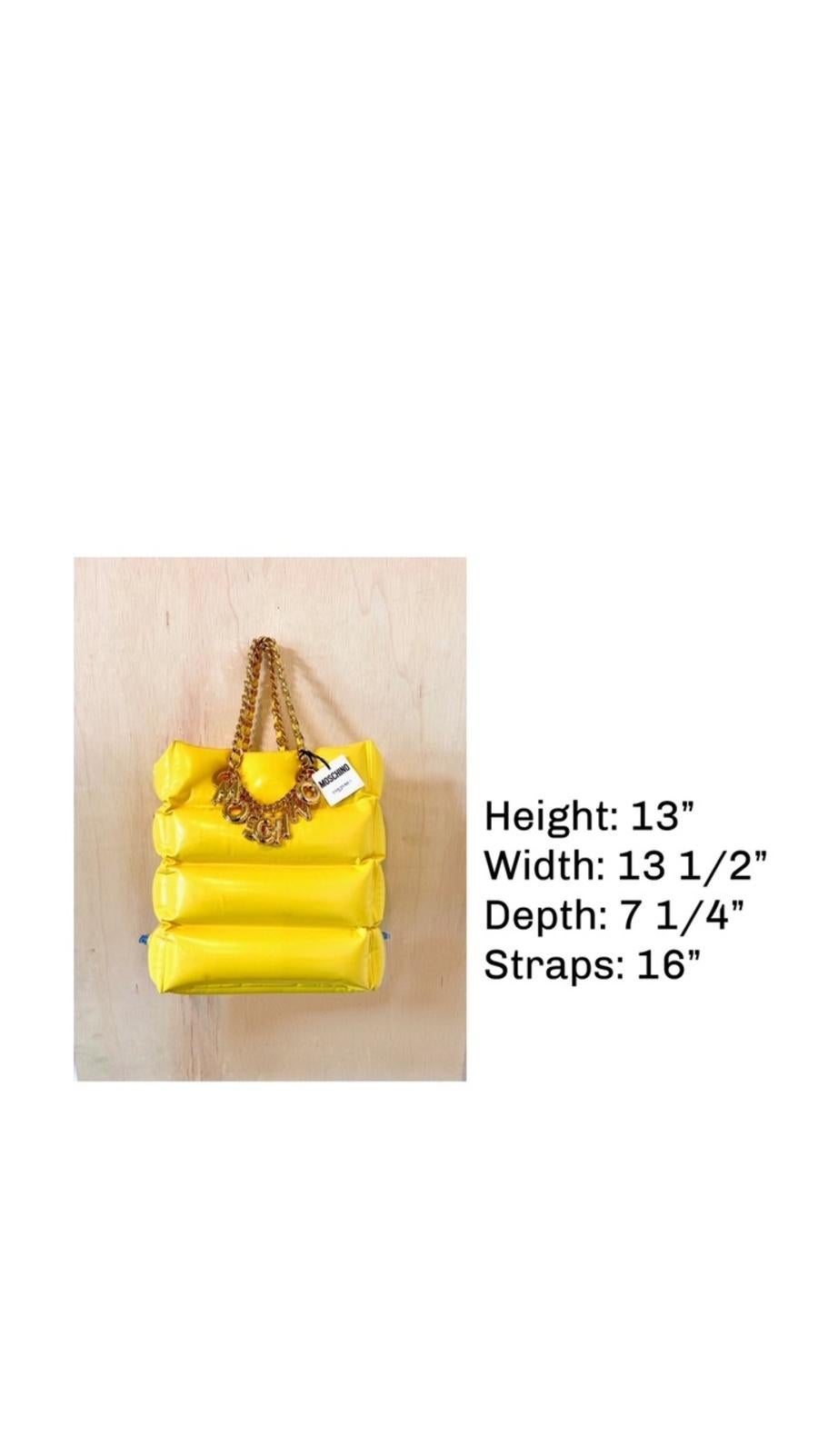 Moschino Amarillo Piscina Hinchable Flotador Bolsa Tote PVC Logotipo Cadena Encanto Diseñador en venta 9