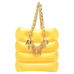 Moschino Amarillo Piscina Hinchable Flotador Bolsa Tote PVC Logotipo Cadena Encanto Diseñador