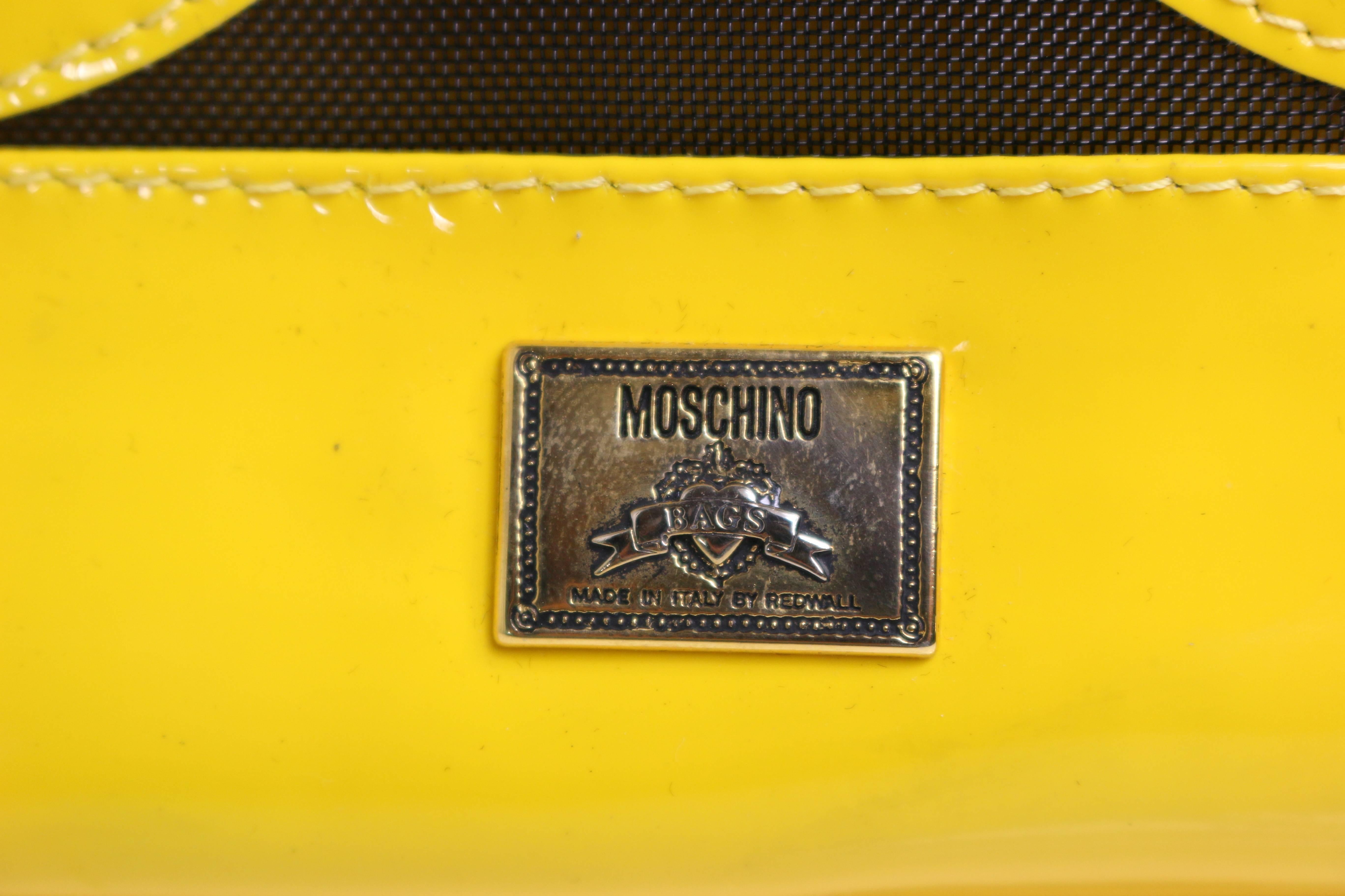 - Vintage 90s Moschino iconic yellow smiley face patent and mesh tote bag with attached pouch by Redwall. 

- Smiley face has been frequently used by Franco Moschino throughout the 90's. 

- Made in Italy. 

- Height: 13.5in I Length: 12in I Width: