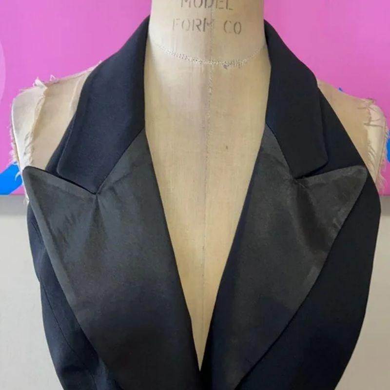 Moschnio black tuxedo jalter style top vest

Be retro glam wearing this vintage tuxedo style vest / halter neck by Moschino. Pair with a pencil skirt or pencil pants and heels for a sexy date night look.

Size 8
Across chest - 17 1/2 in.
Across