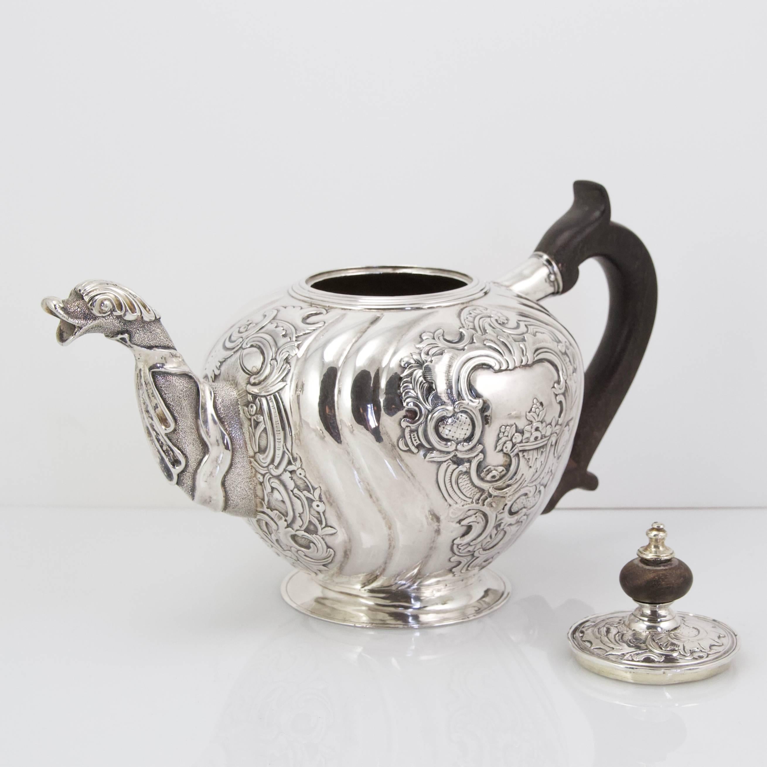 Moscow 1768 Silver Sterling Tea Pot by Cemenov In Good Condition For Sale In Paris, FR