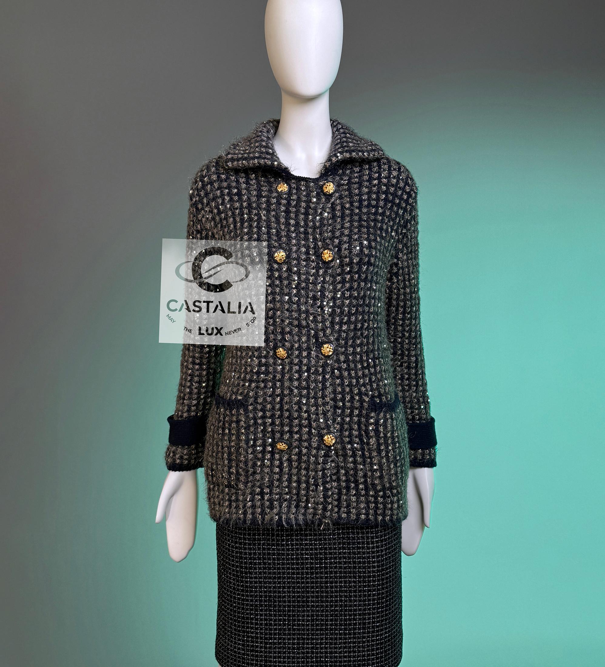 CHANEL 9K$ Relic CC Eagle Buttons Sequin Jacket 38 FR In New Condition For Sale In Dubai, AE