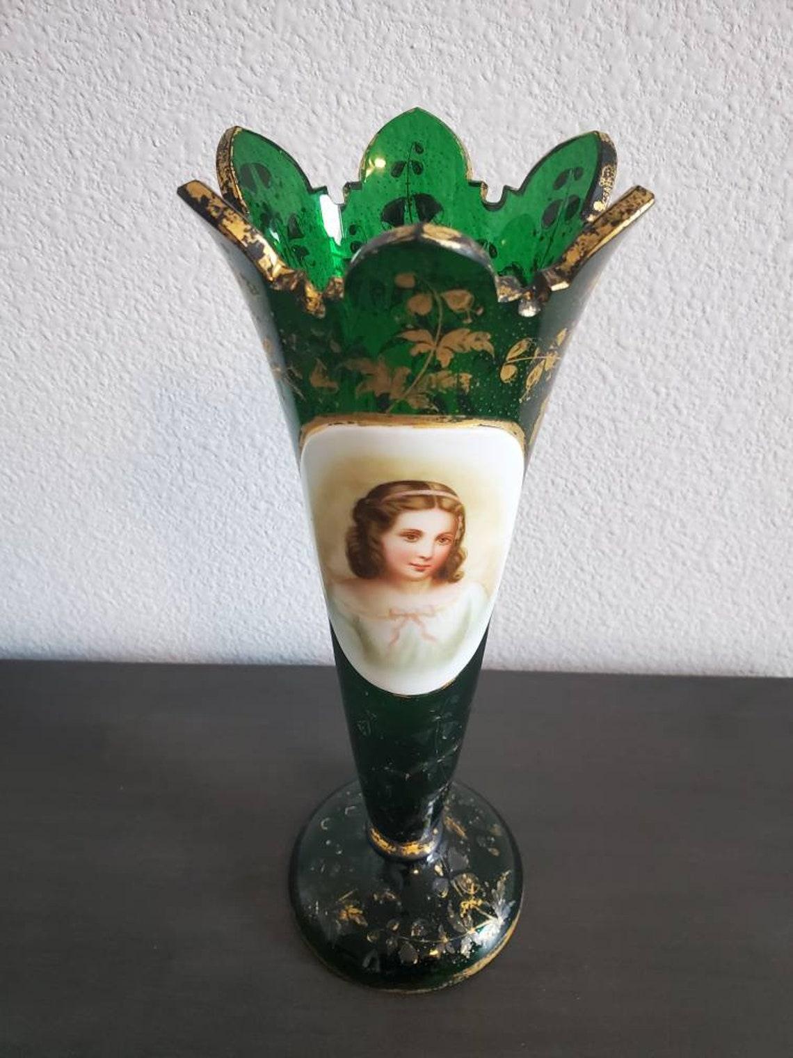 A very fine quality antique Bohemian parcel-gilt emerald green art glass vase attributed to luxury glassware icon, Moser Glassworks (1857-present)

Exquisitely hand blown and painted in Bohemia (present day Czech Republic) in the late 19th