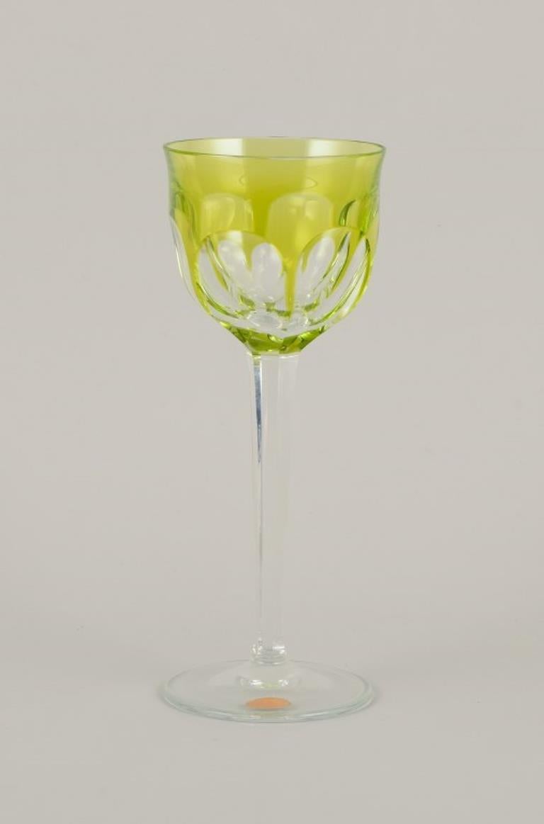 Moser, Czech Republic. Six tall white wine glasses in clear and green glass In Excellent Condition For Sale In Copenhagen, DK